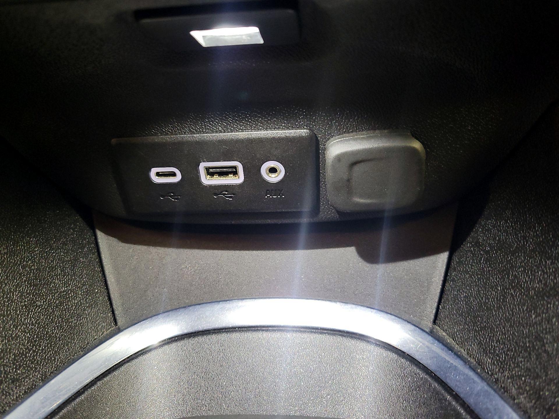 Thumbnail: 2023 Chevrolet Malibu - 18