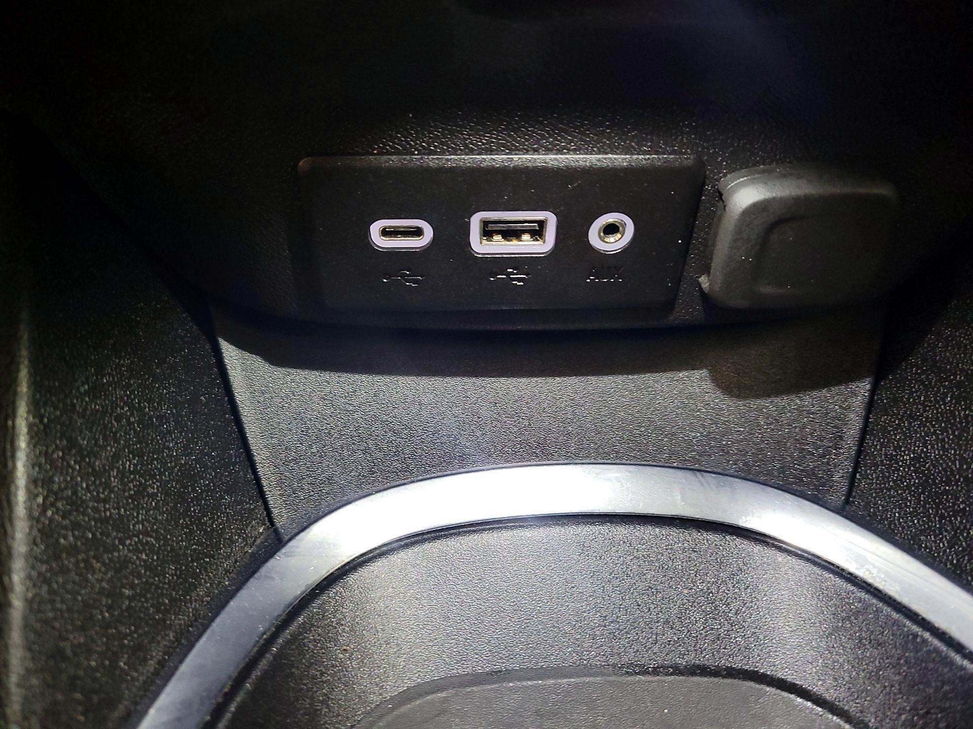 Thumbnail: 2023 Chevrolet Malibu - 18