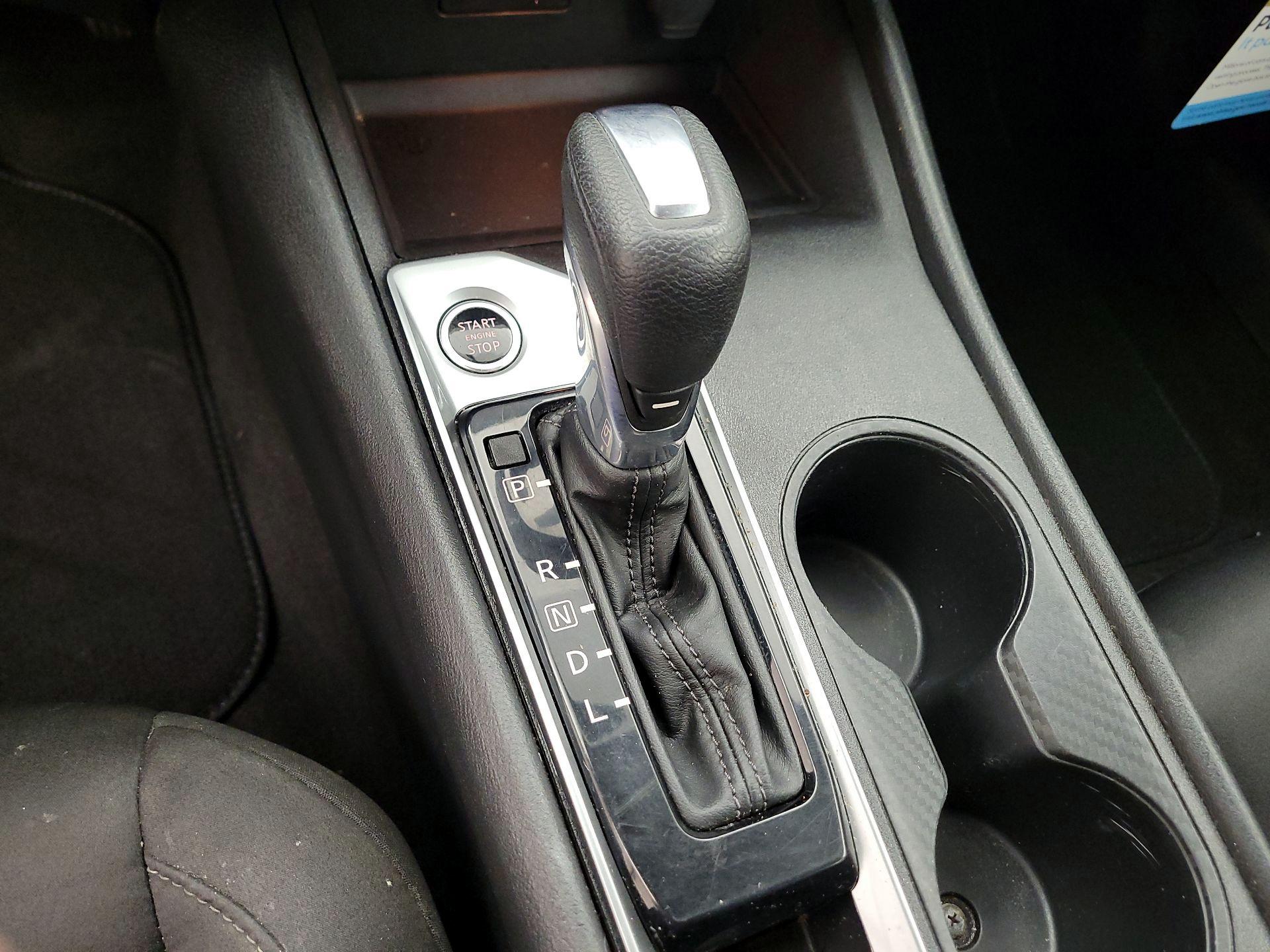 Thumbnail: 2020 Nissan Altima - 17