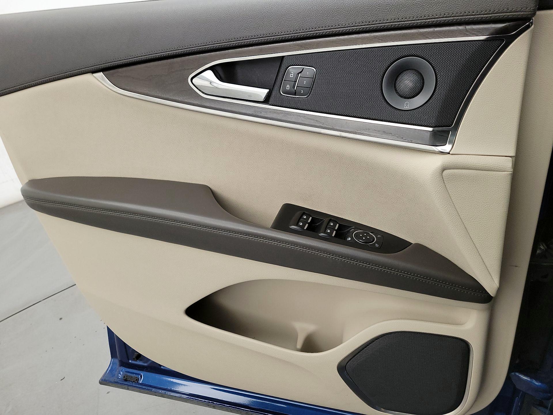 Thumbnail: 2020 Lincoln Nautilus - 12