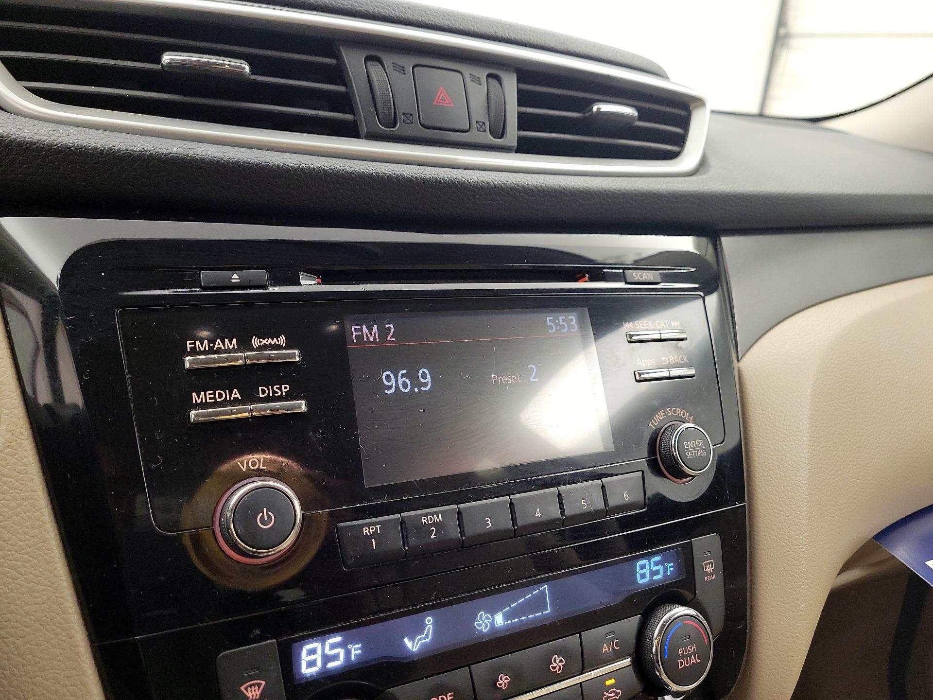 Thumbnail: 2016 Nissan Rogue - 13