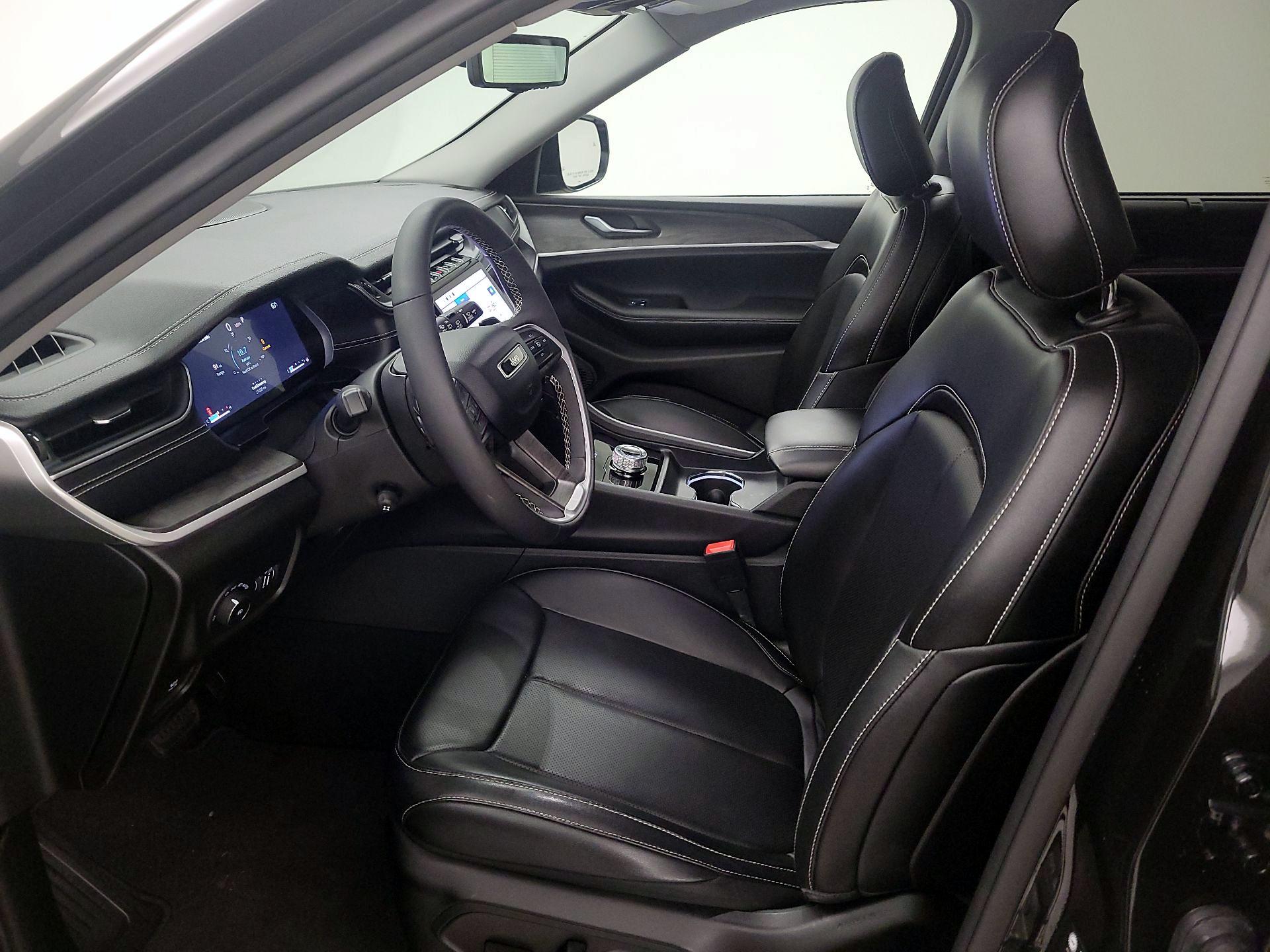 Thumbnail: 2023 Jeep Grand Cherokee - 11