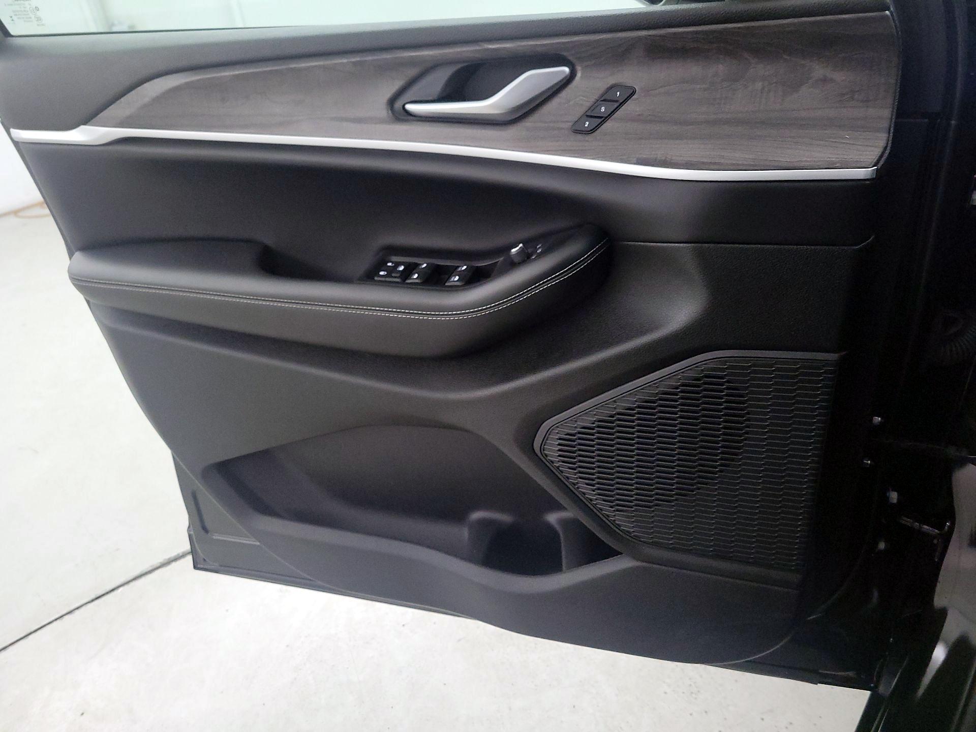 Thumbnail: 2023 Jeep Grand Cherokee - 12