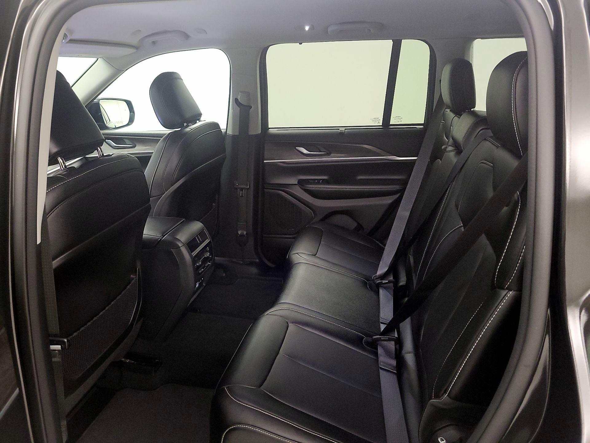 Thumbnail: 2023 Jeep Grand Cherokee - 20