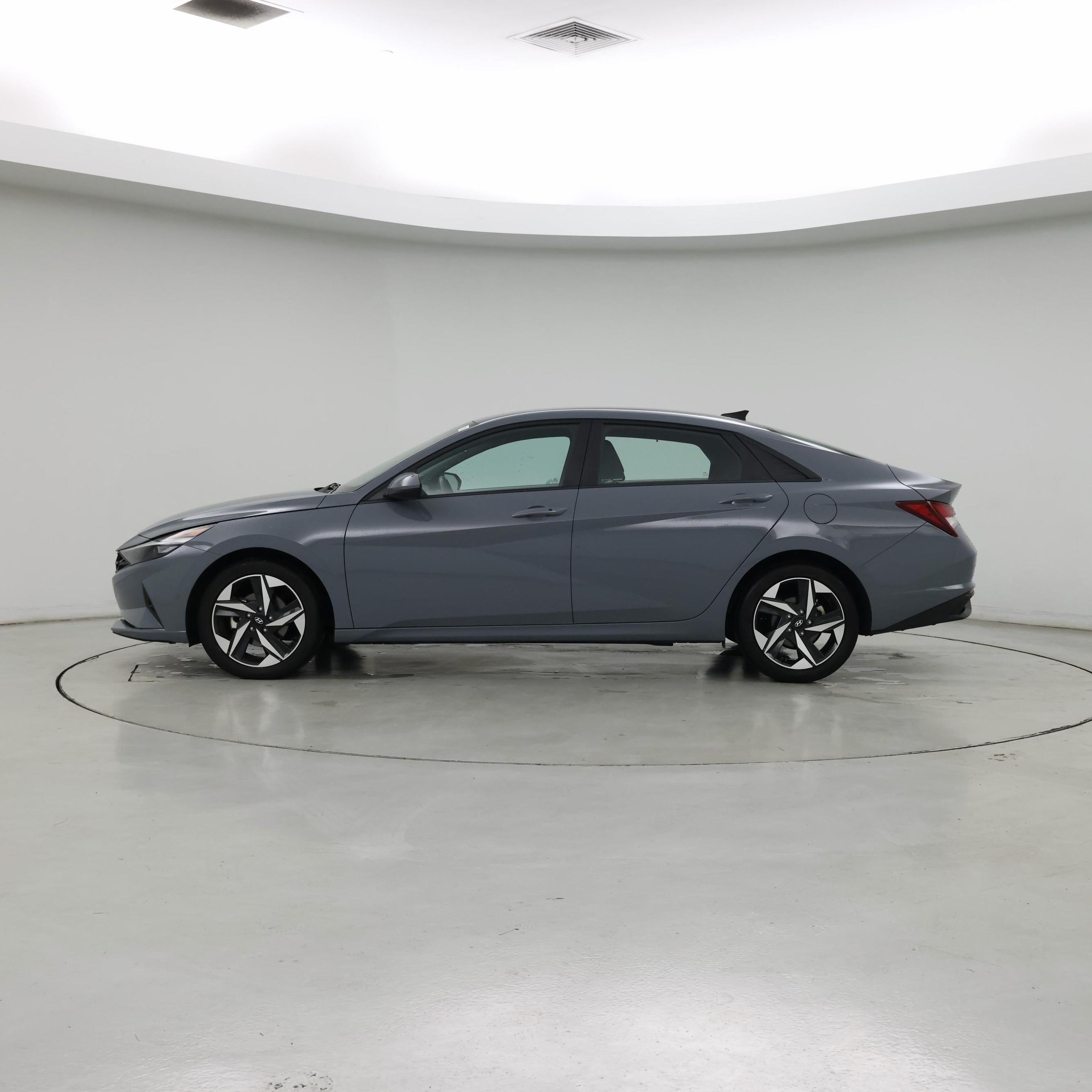 Thumbnail: 2023 Hyundai Elantra - 3