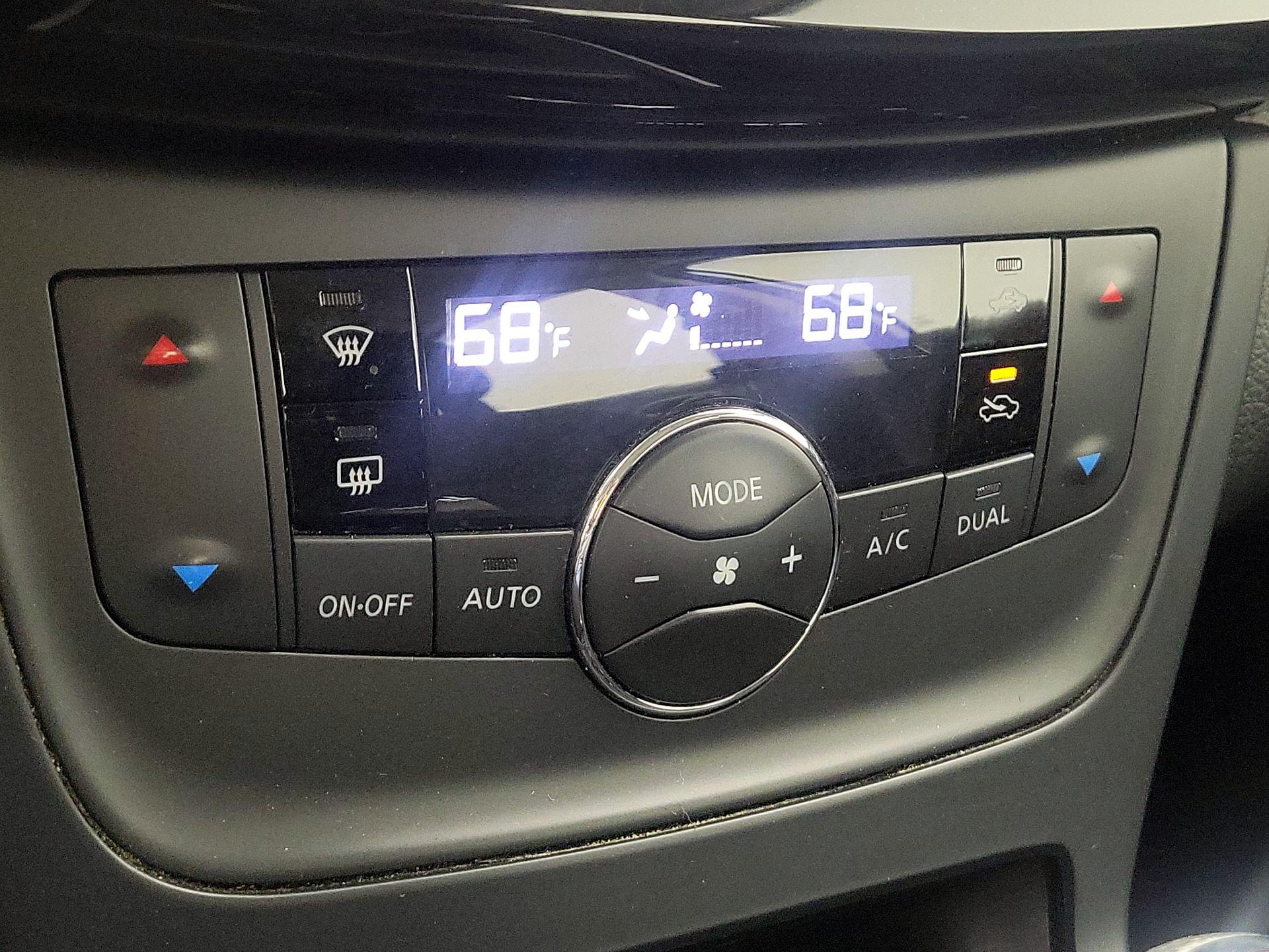 Thumbnail: 2019 Nissan Sentra - 16