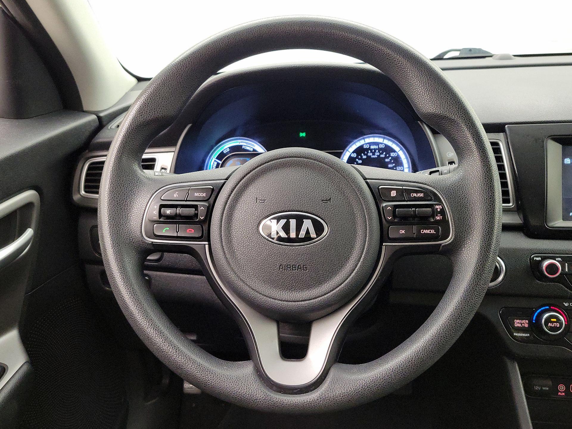 Thumbnail: 2017 Kia Niro - 10