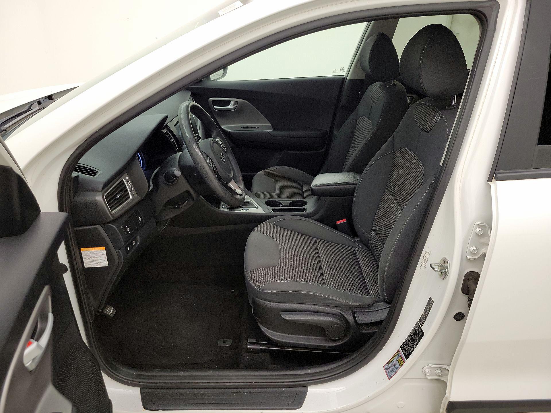 Thumbnail: 2017 Kia Niro - 11