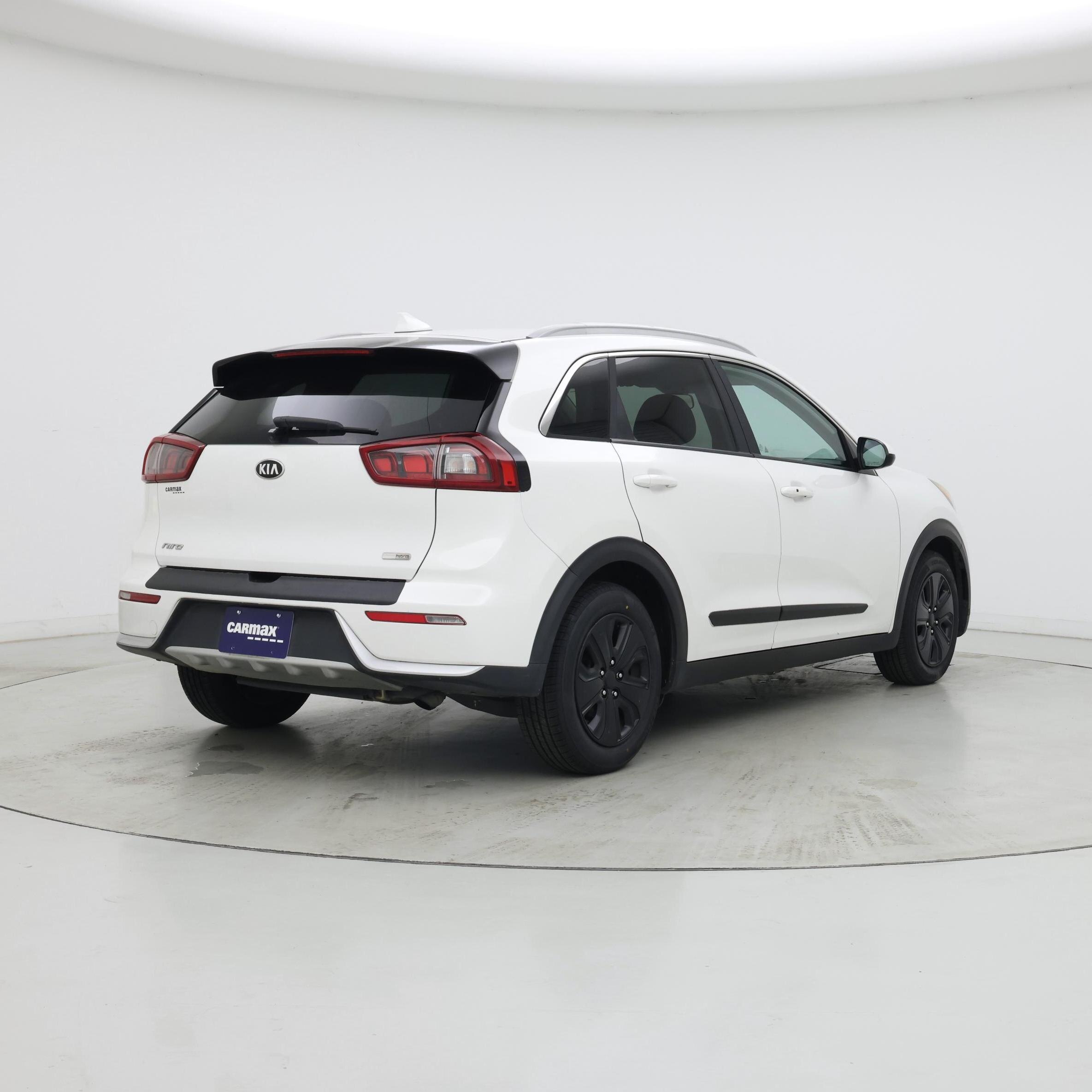 Thumbnail: 2017 Kia Niro - 8