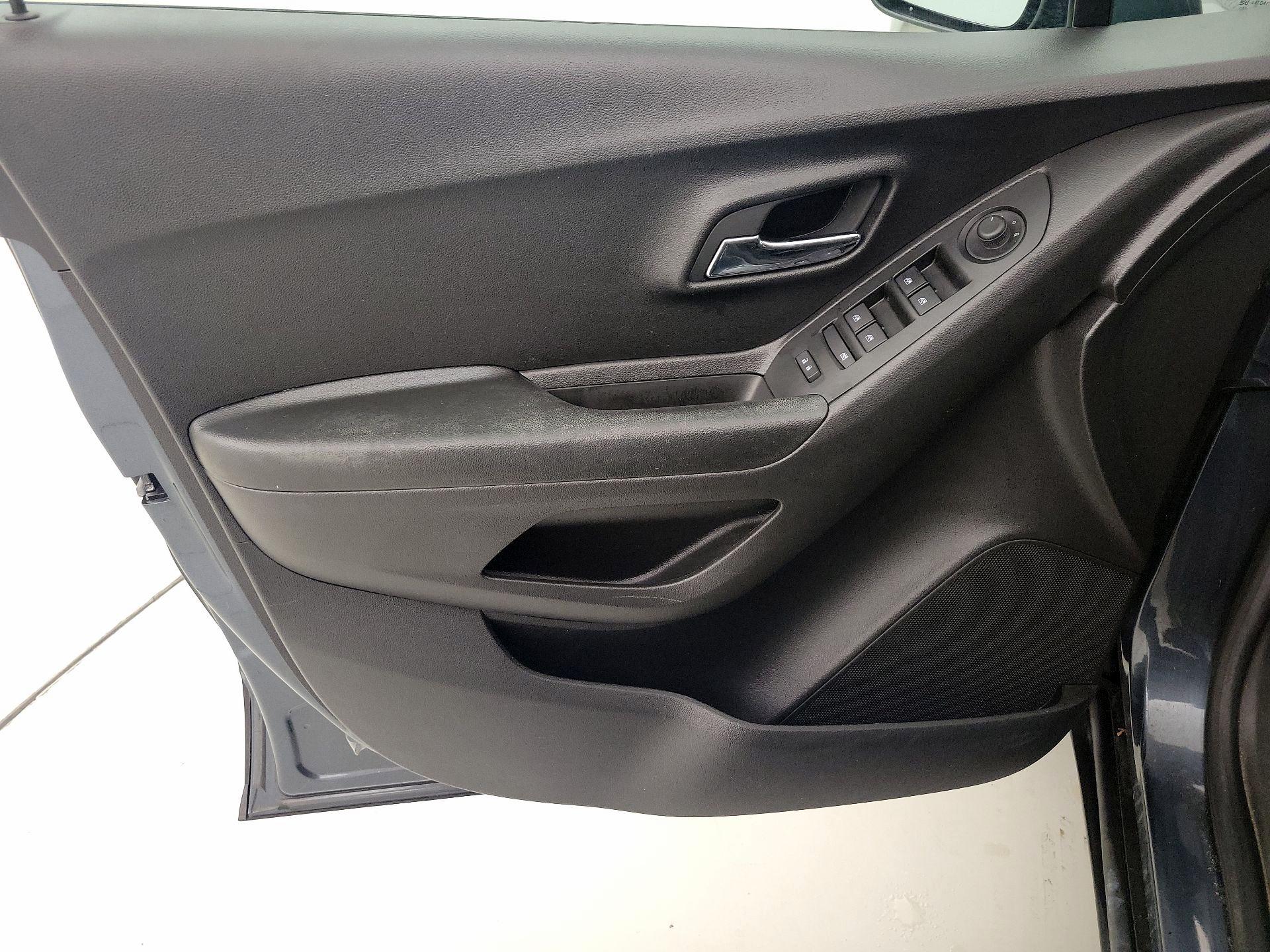 Thumbnail: 2022 Chevrolet Trax - 12