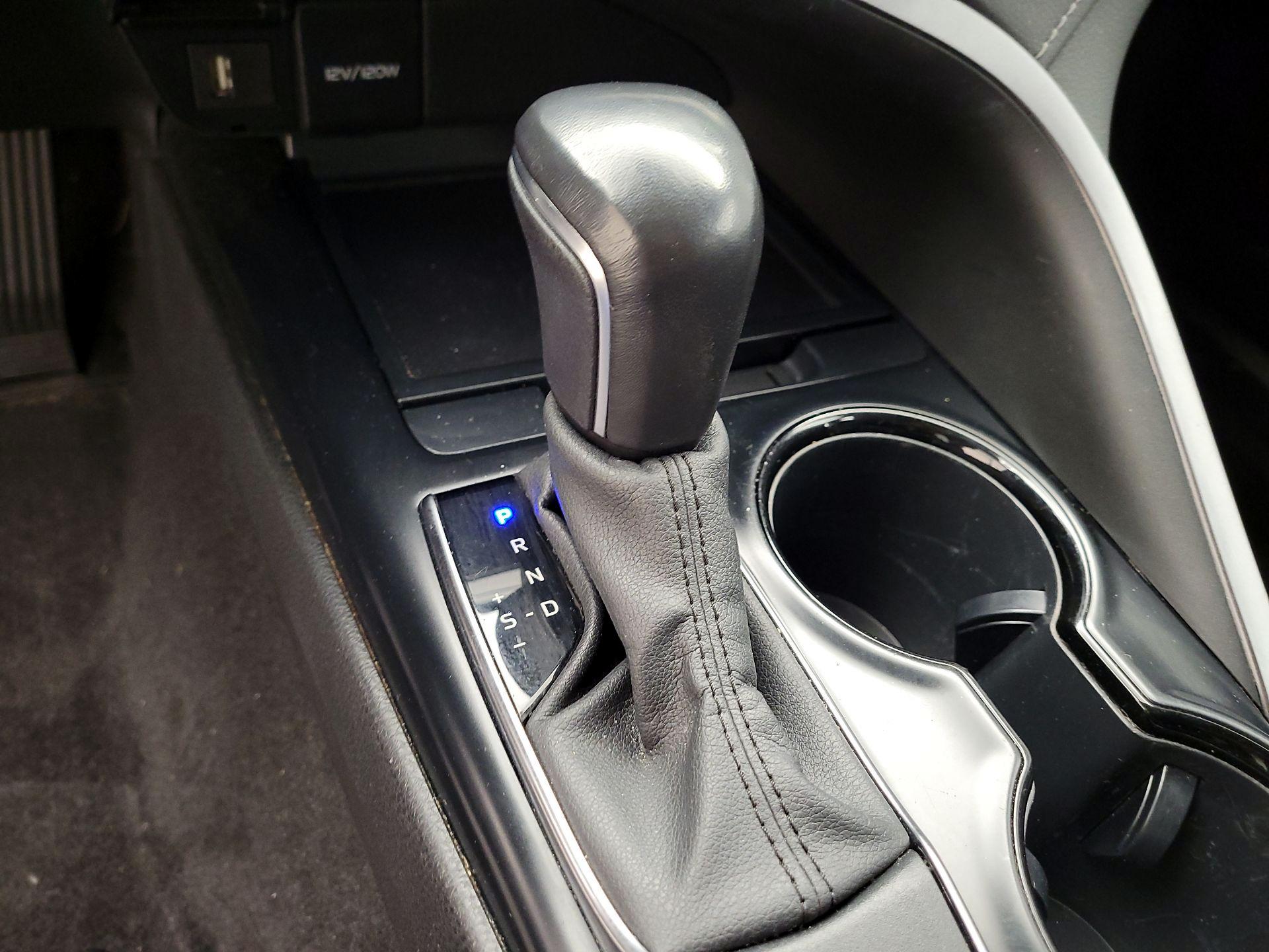 Thumbnail: 2020 Toyota Camry - 17