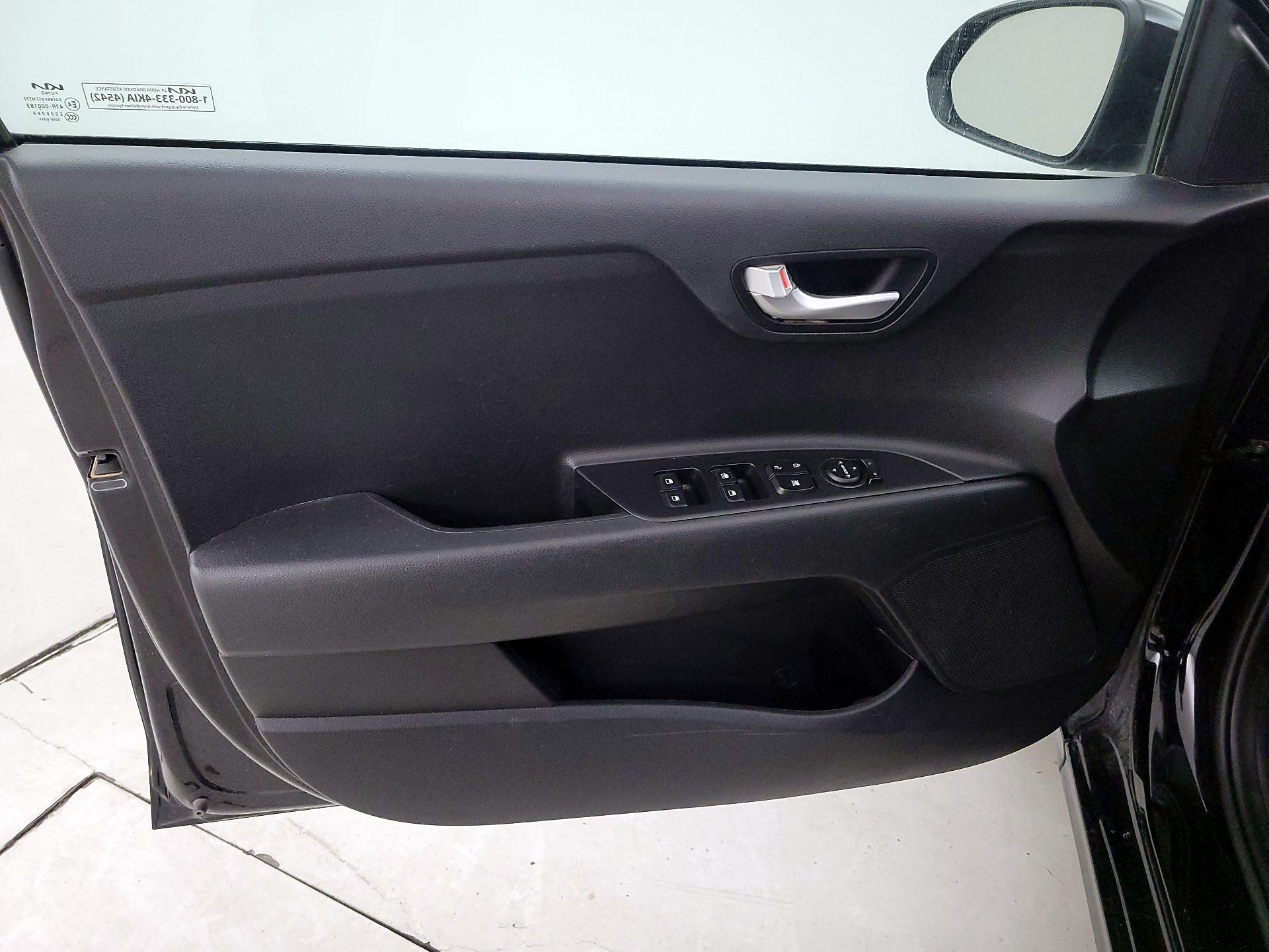 Thumbnail: 2023 Kia Rio - 12