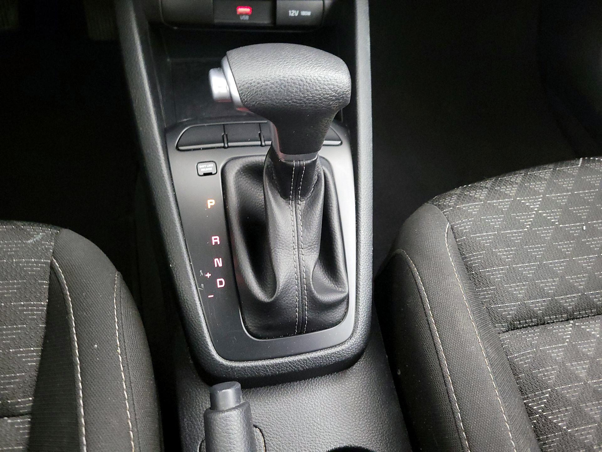 Thumbnail: 2023 Kia Rio - 17