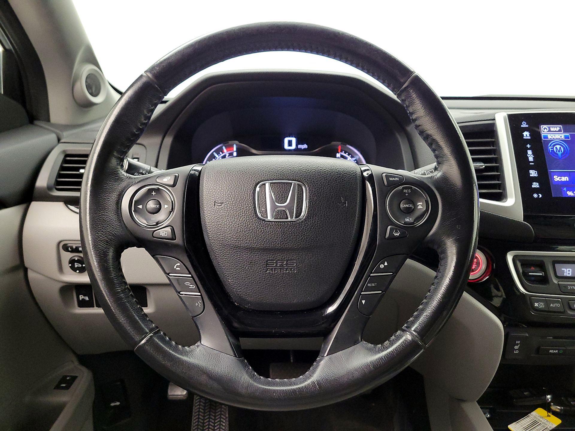 Thumbnail: 2017 Honda Pilot - 10