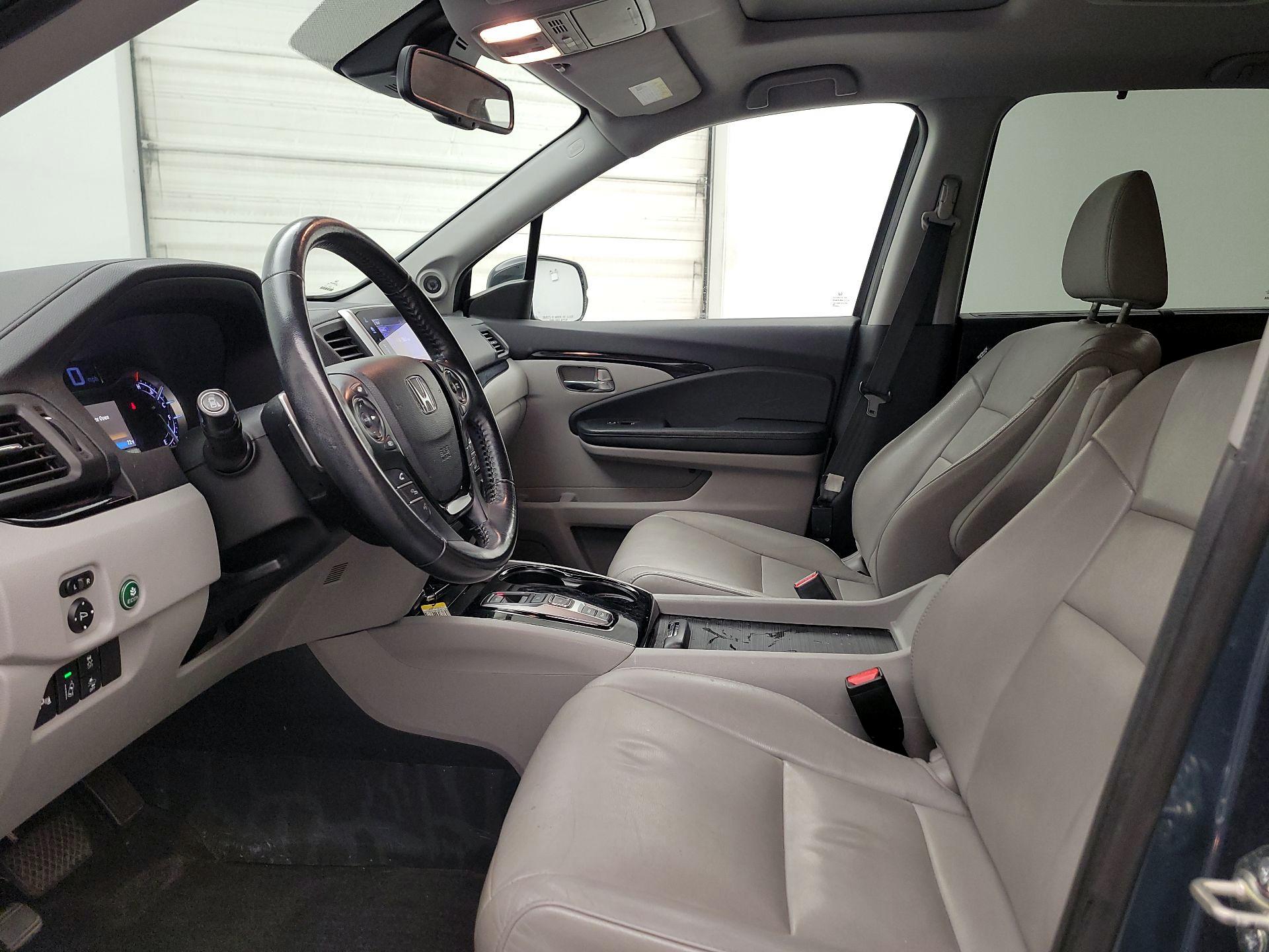 Thumbnail: 2017 Honda Pilot - 11