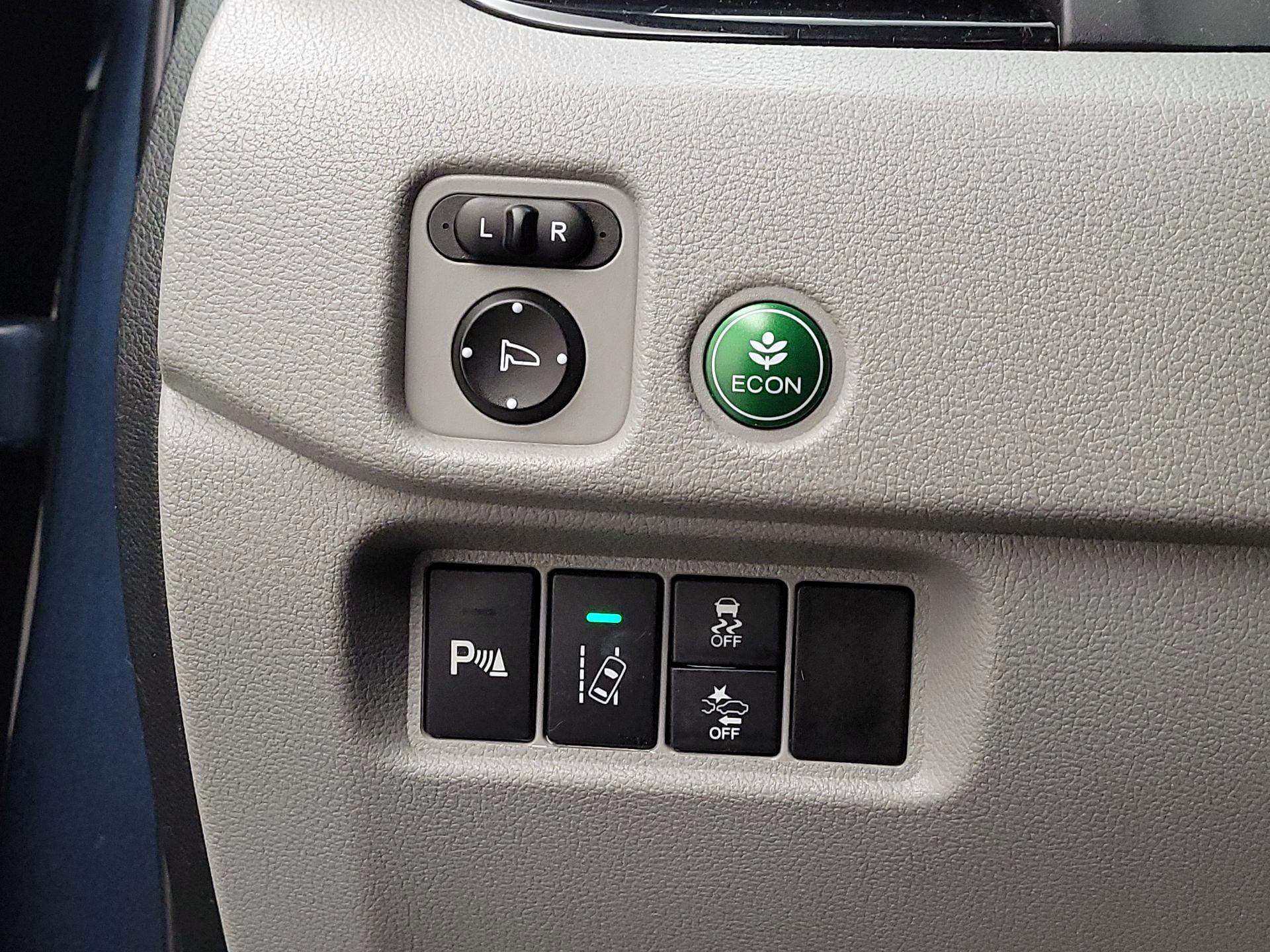 Thumbnail: 2017 Honda Pilot - 13