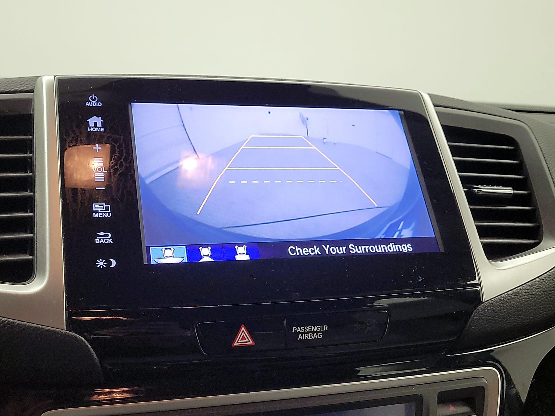 Thumbnail: 2017 Honda Pilot - 14