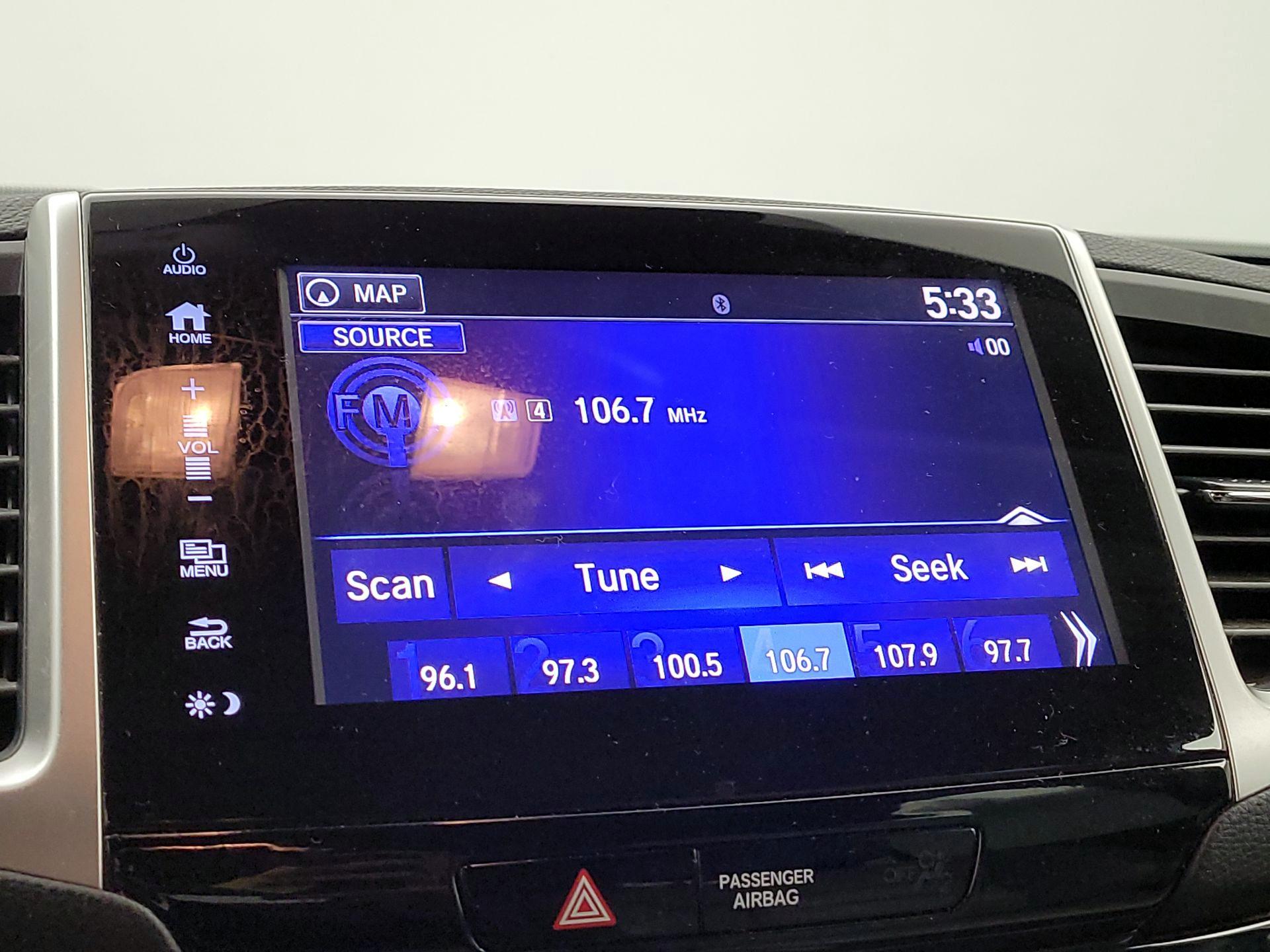 Thumbnail: 2017 Honda Pilot - 15