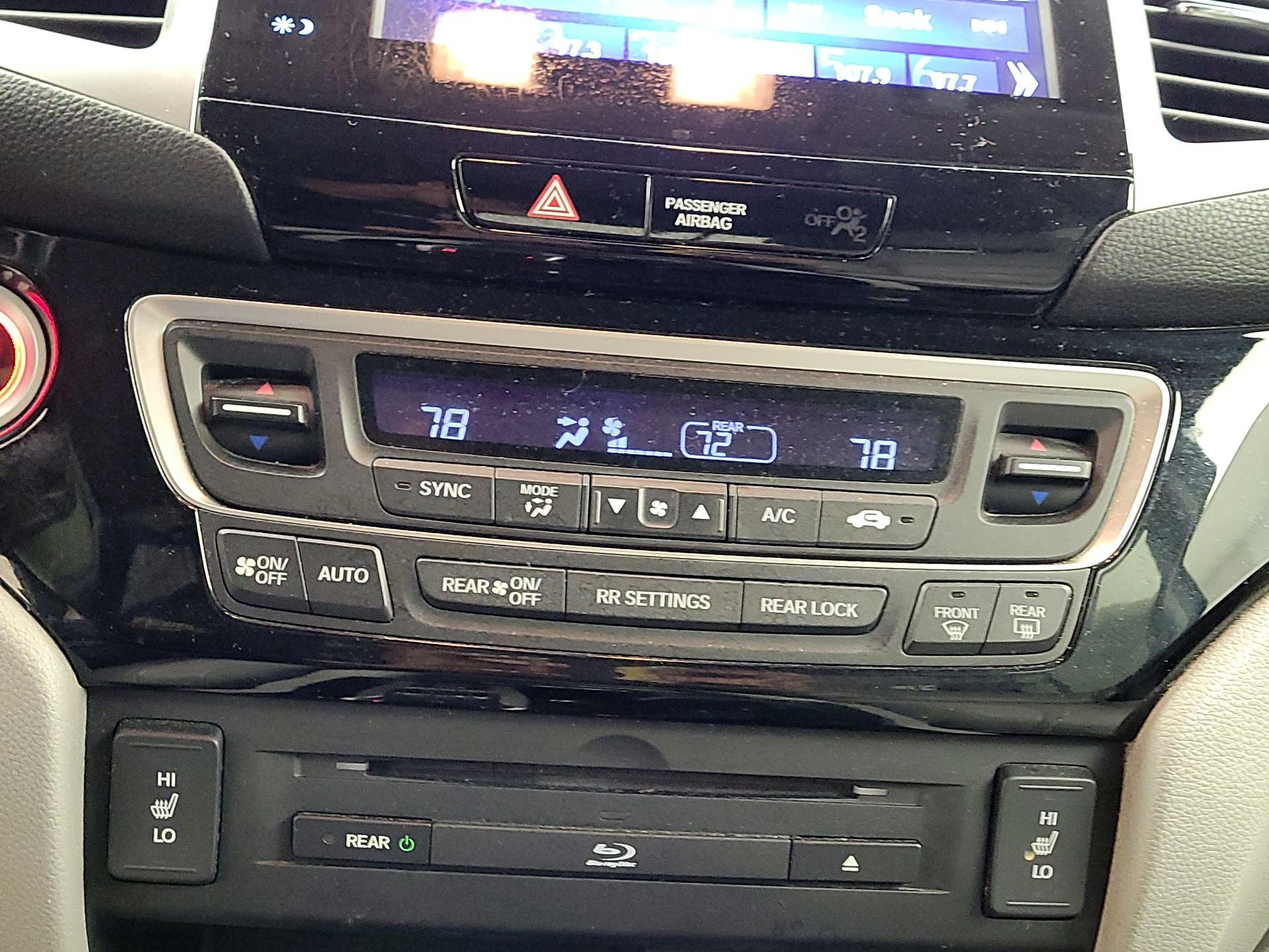 Thumbnail: 2017 Honda Pilot - 16