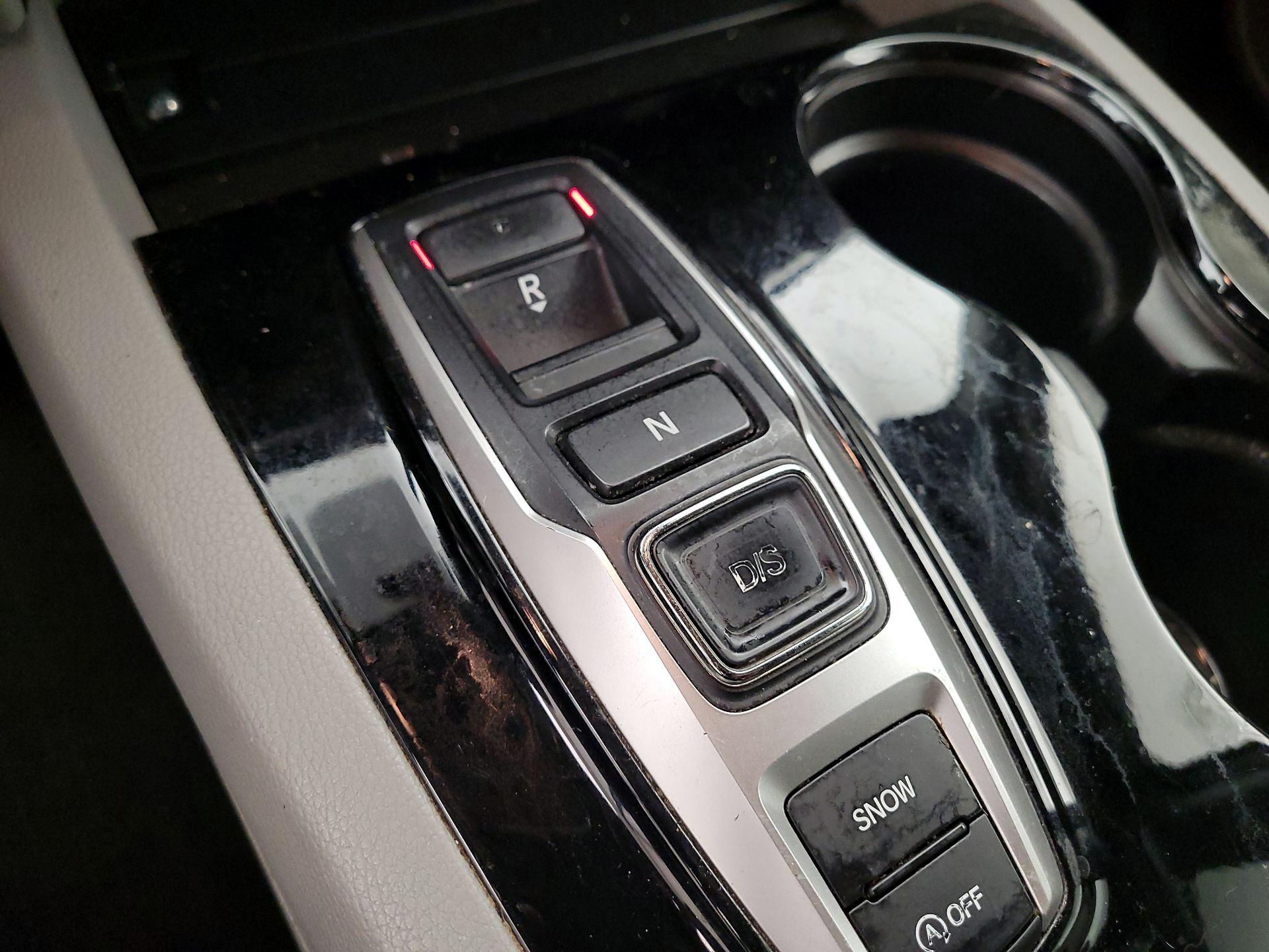 Thumbnail: 2017 Honda Pilot - 17