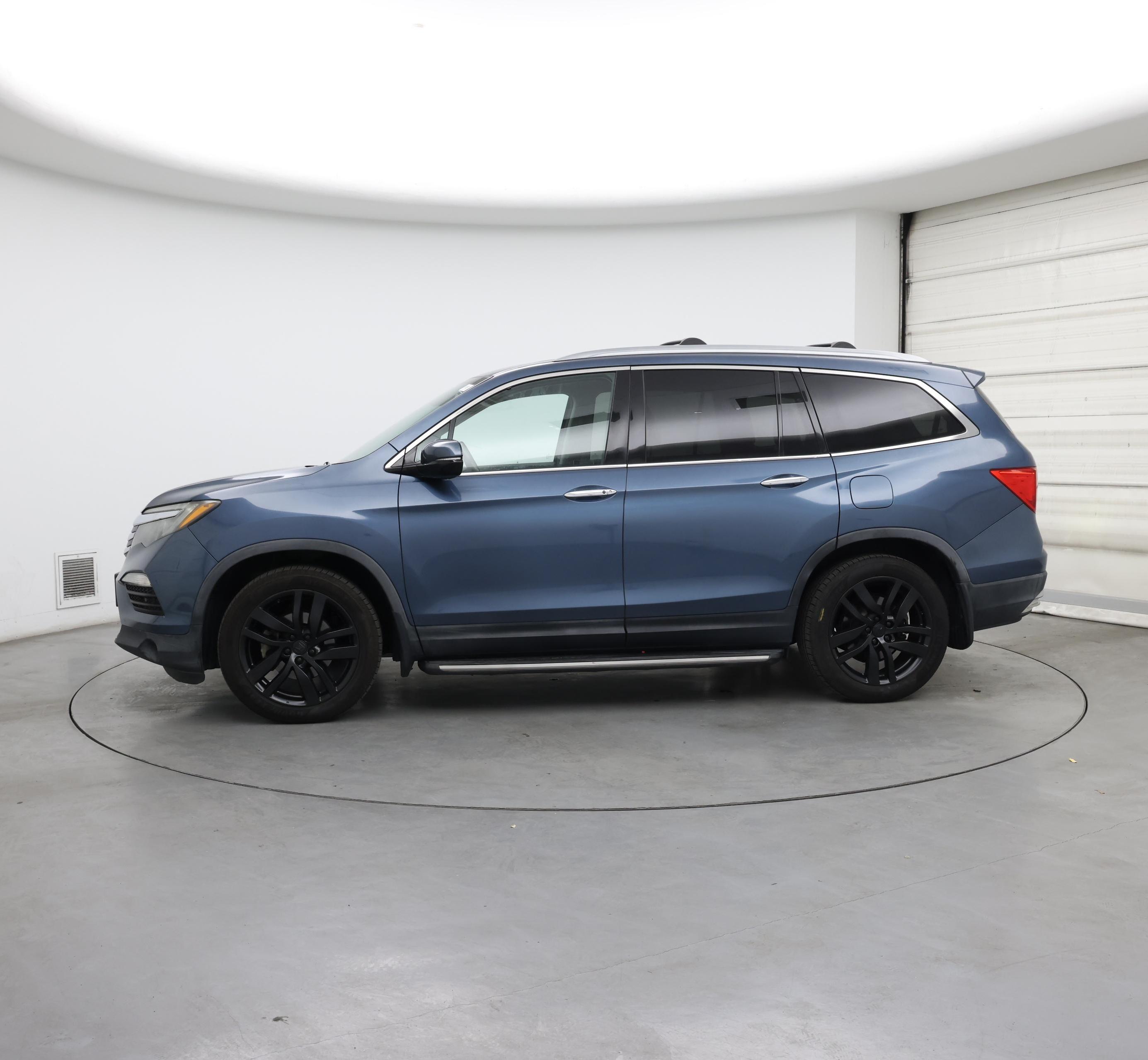 Thumbnail: 2017 Honda Pilot - 3