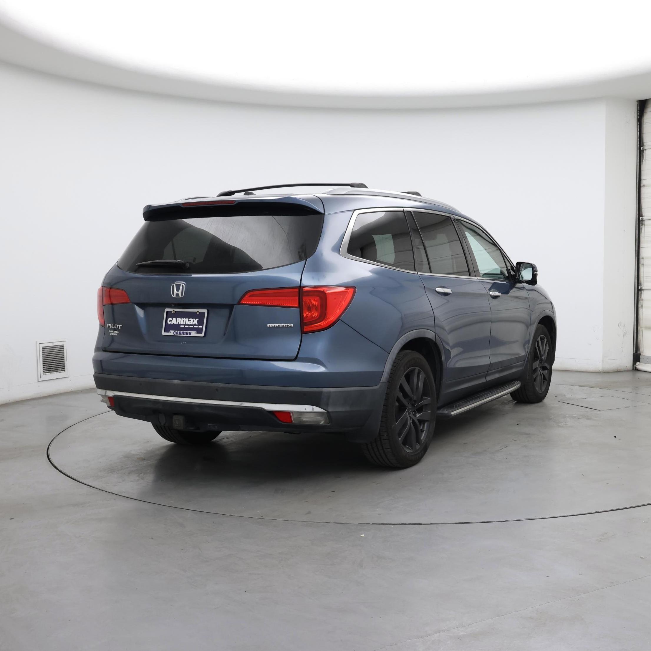 Thumbnail: 2017 Honda Pilot - 8