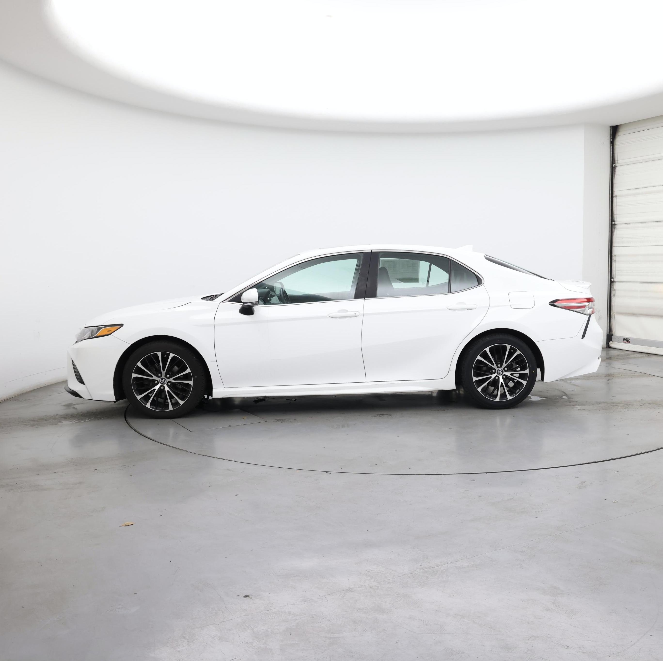 Thumbnail: 2018 Toyota Camry - 3