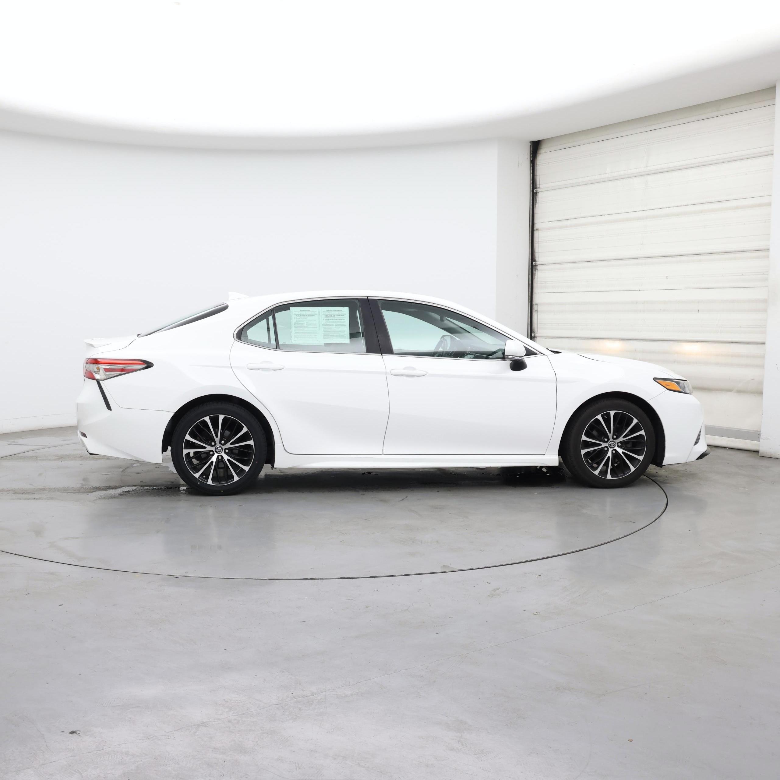 Thumbnail: 2018 Toyota Camry - 7