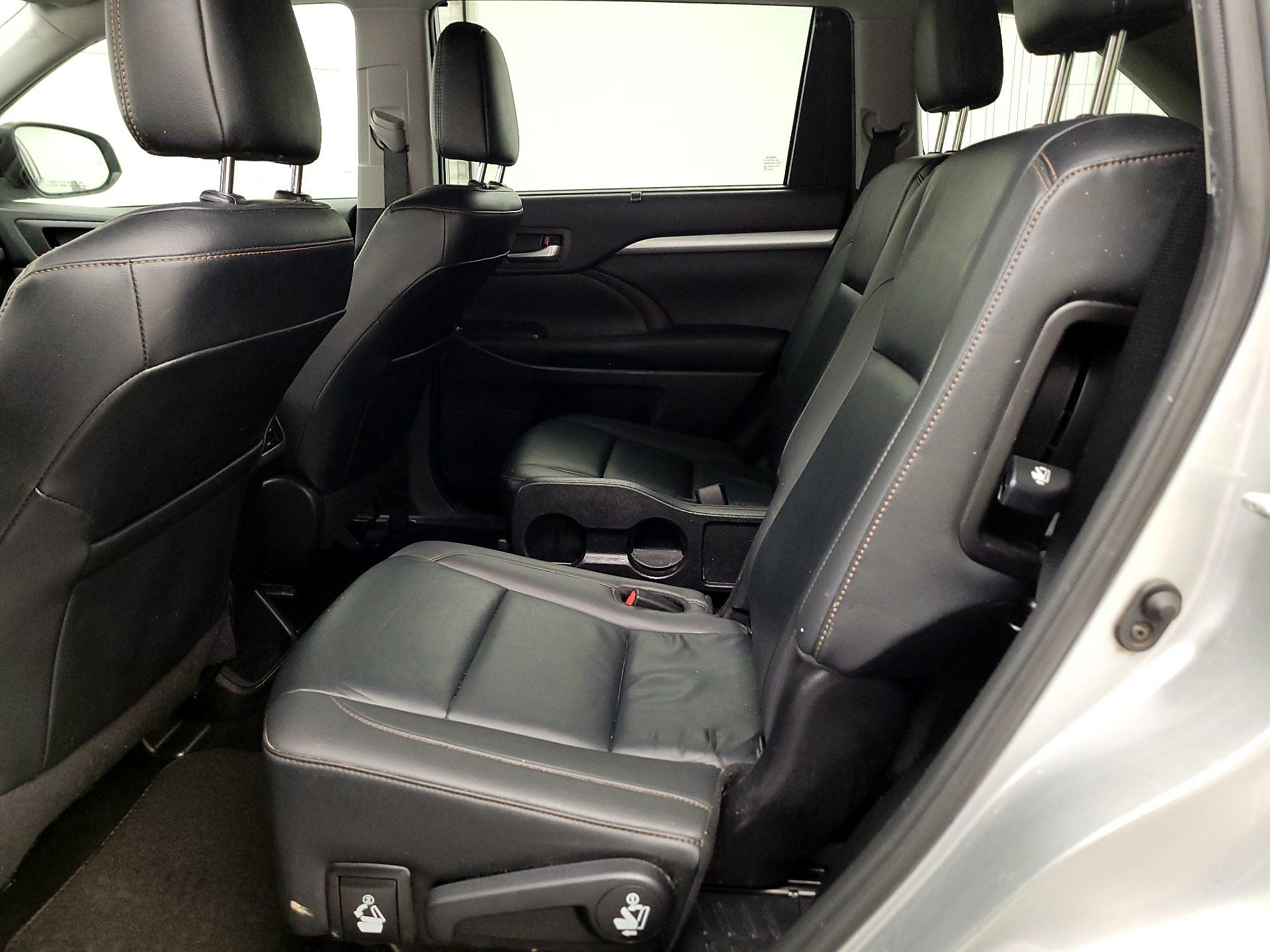 Thumbnail: 2019 Toyota Highlander - 19