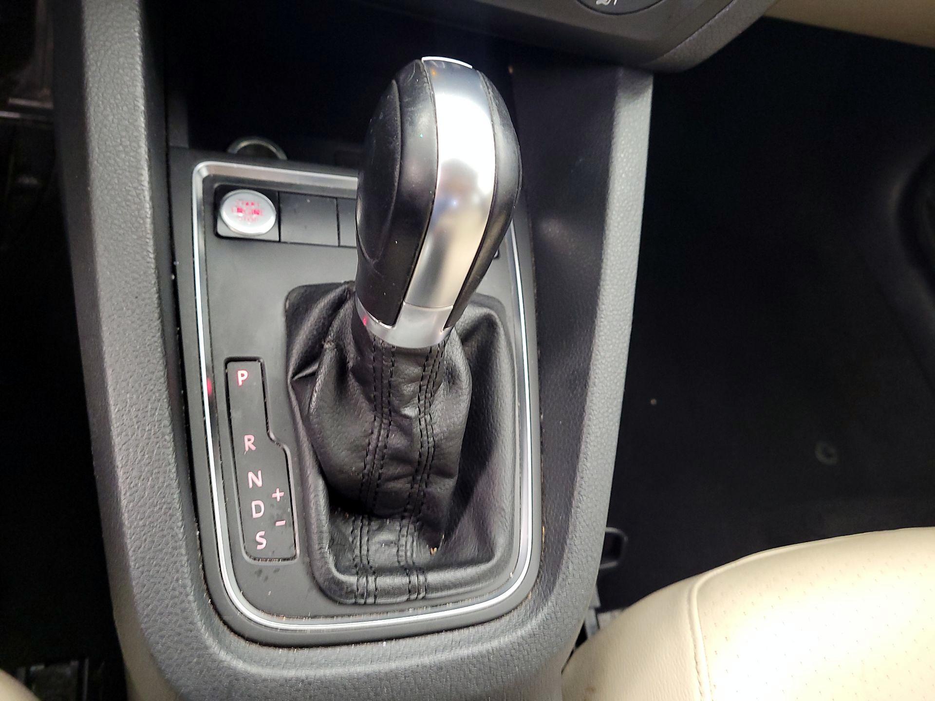 Thumbnail: 2017 Volkswagen Jetta - 15