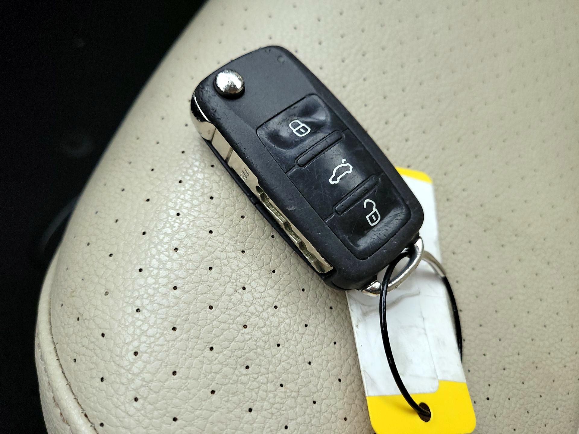 Thumbnail: 2017 Volkswagen Jetta - 18