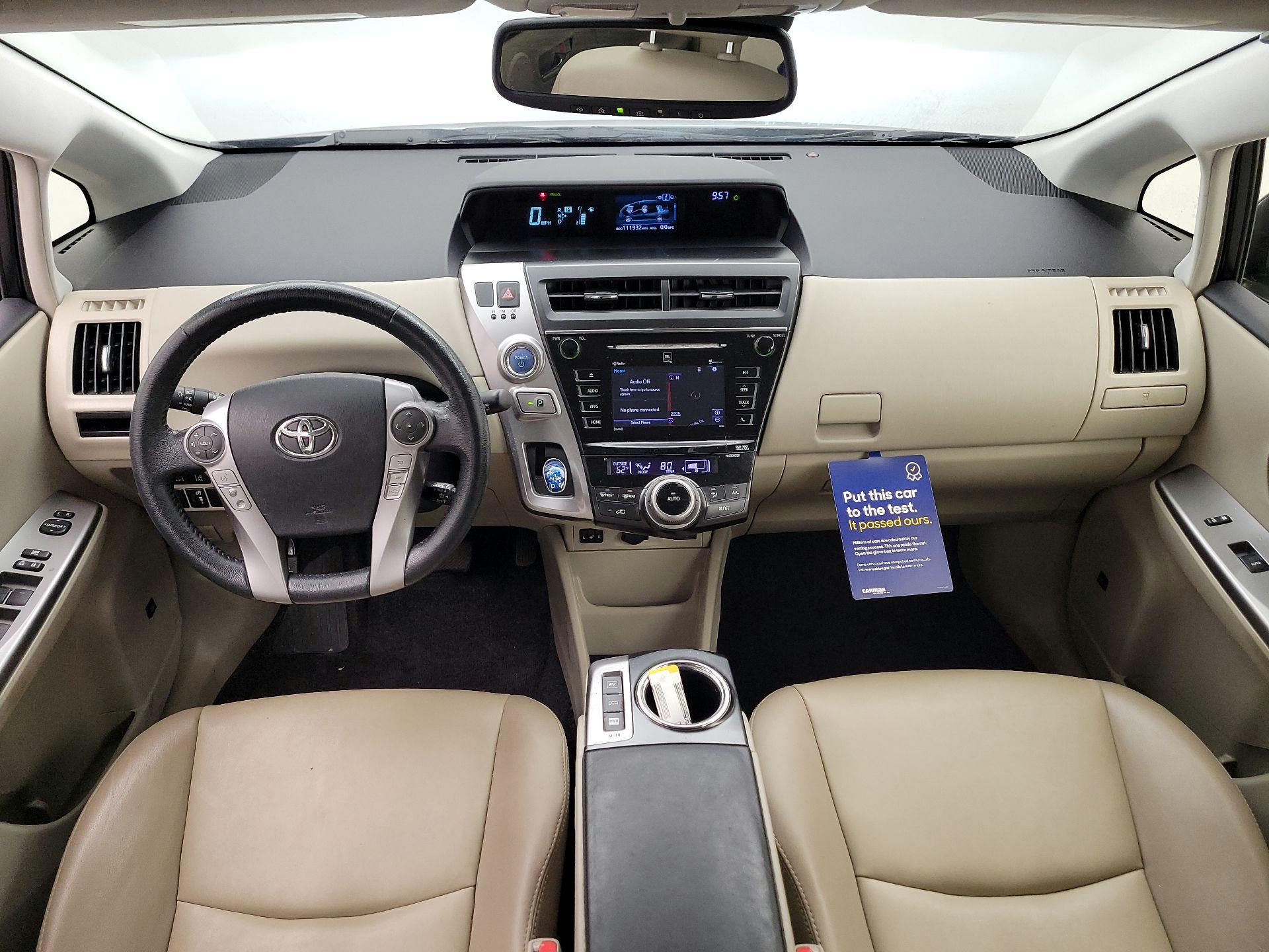 Thumbnail: 2017 Toyota Prius v - 9