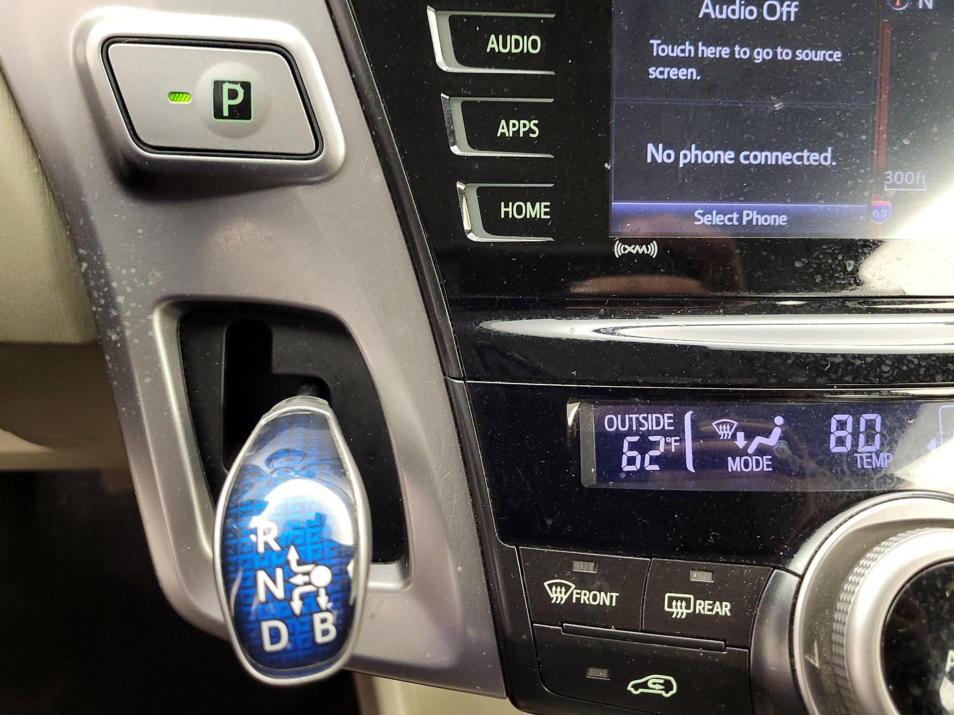 Thumbnail: 2017 Toyota Prius v - 15