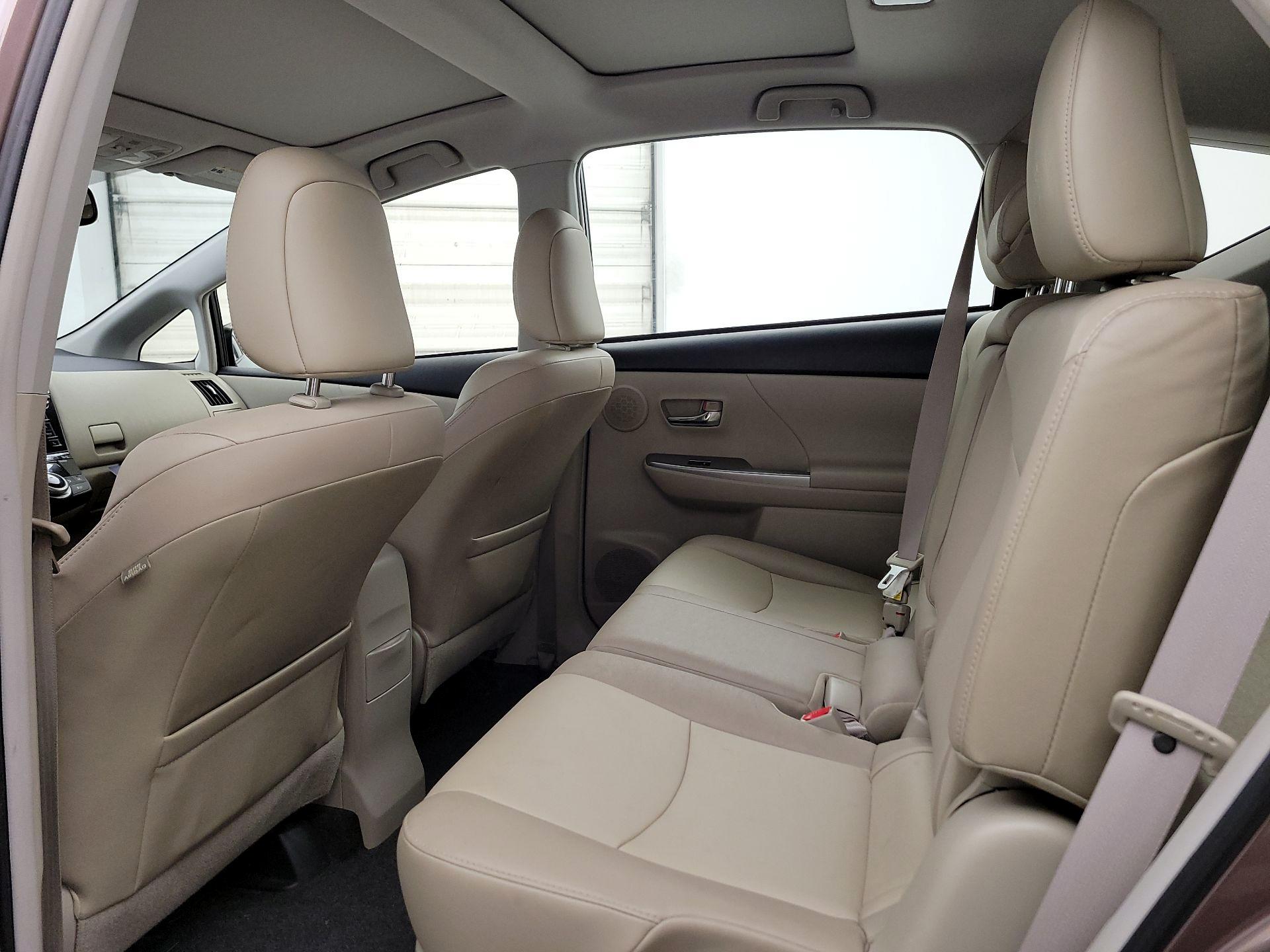 Thumbnail: 2017 Toyota Prius v - 16