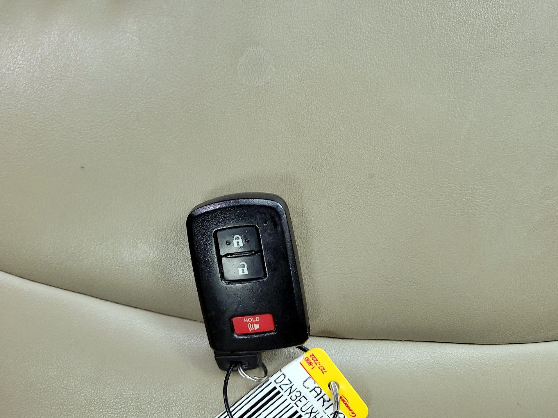 Thumbnail: 2017 Toyota Prius v - 19