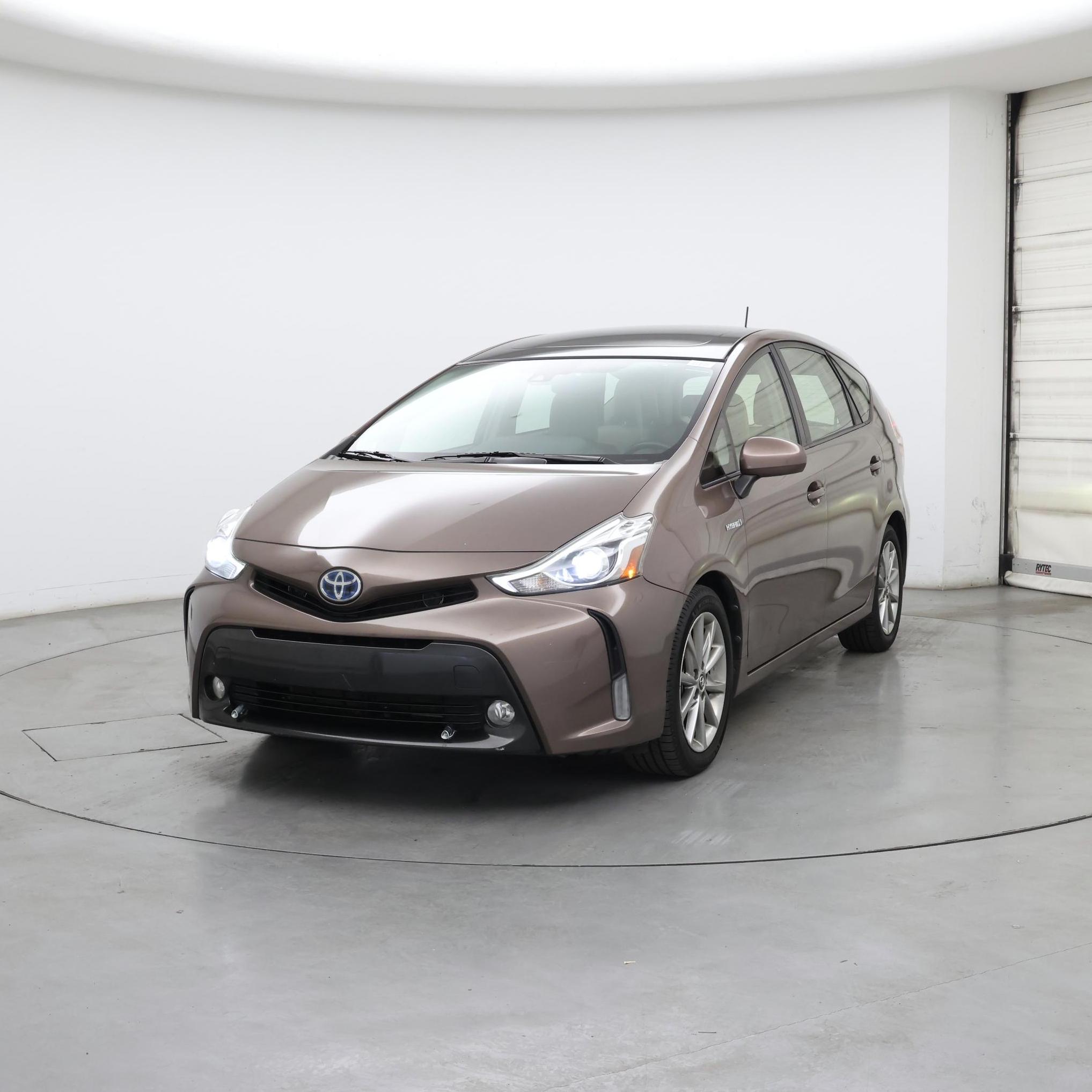 Thumbnail: 2017 Toyota Prius v - 4