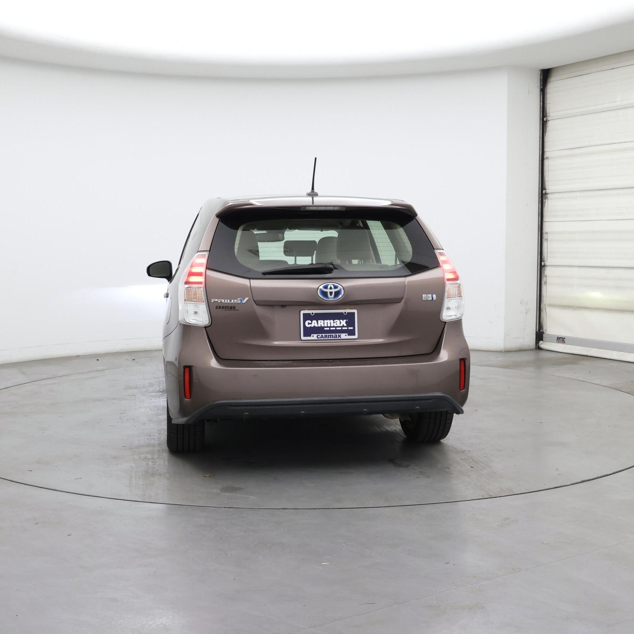 Thumbnail: 2017 Toyota Prius v - 6