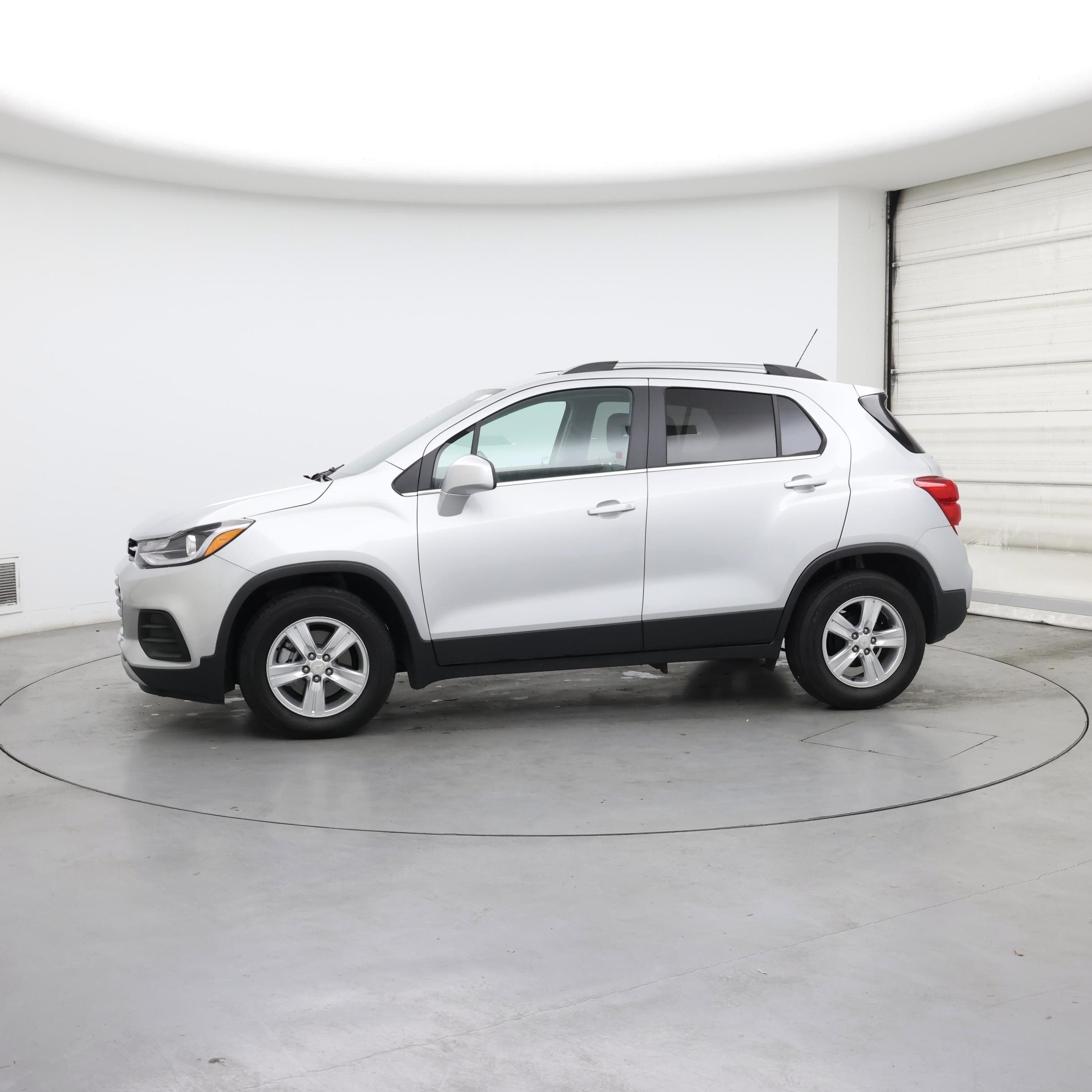 Thumbnail: 2018 Chevrolet Trax - 3