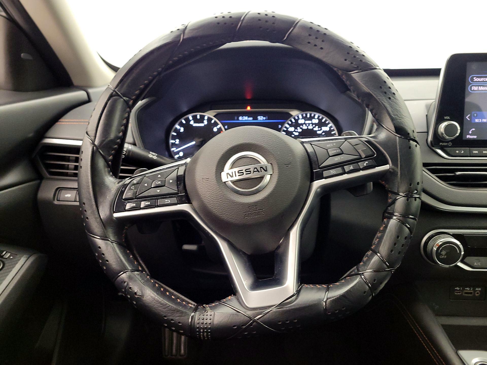 Thumbnail: 2019 Nissan Altima - 10