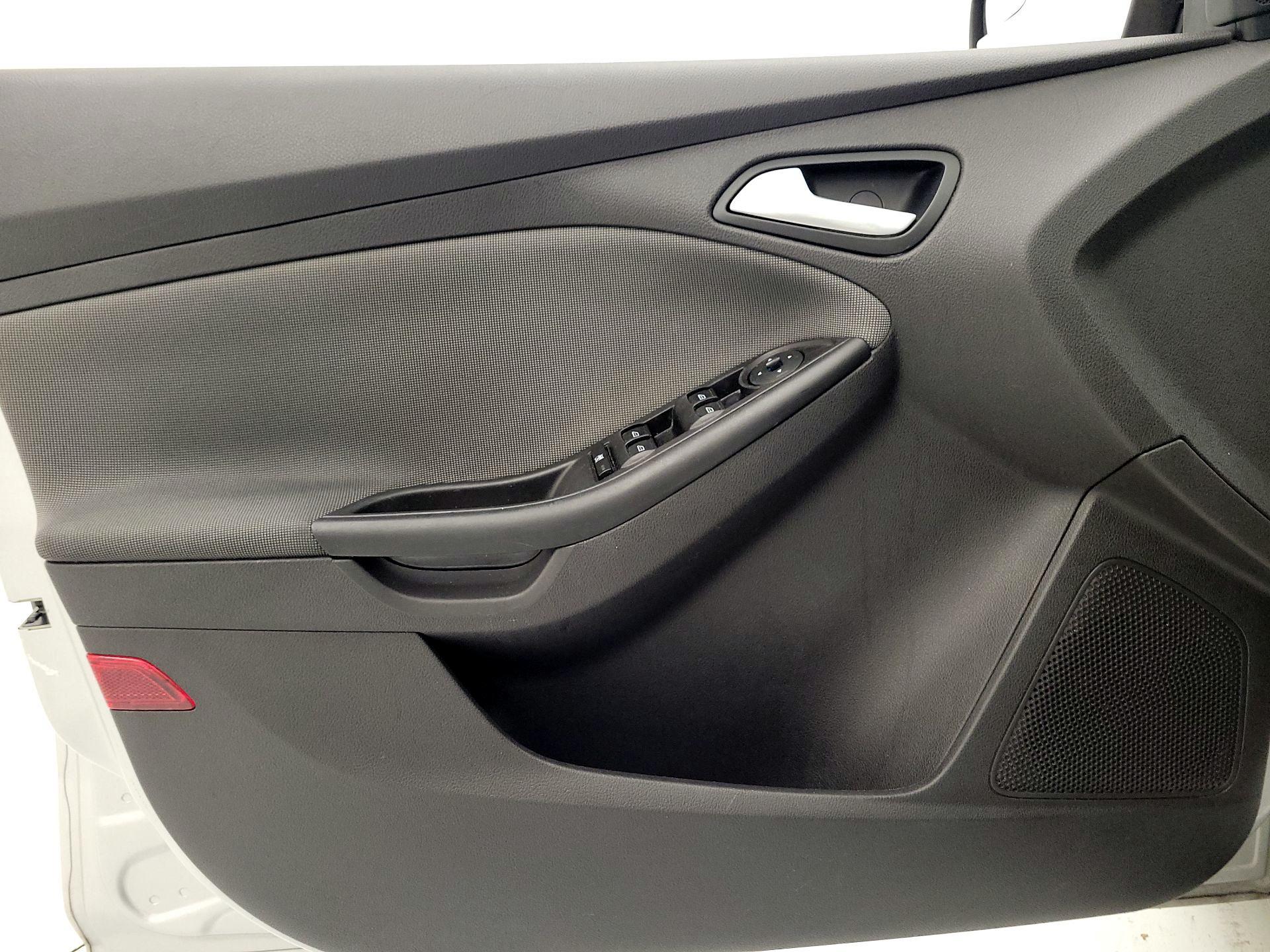 Thumbnail: 2014 Ford Focus - 12