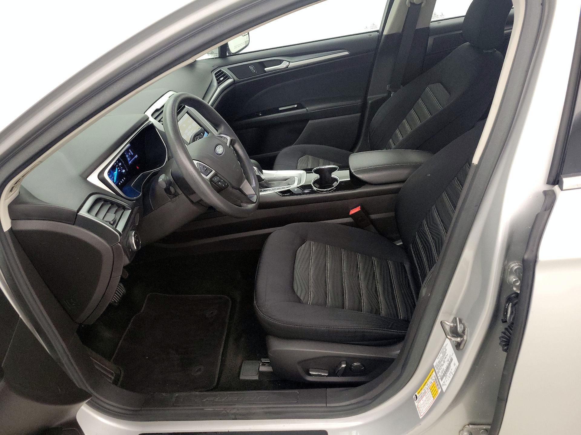 Thumbnail: 2016 Ford Fusion - 11