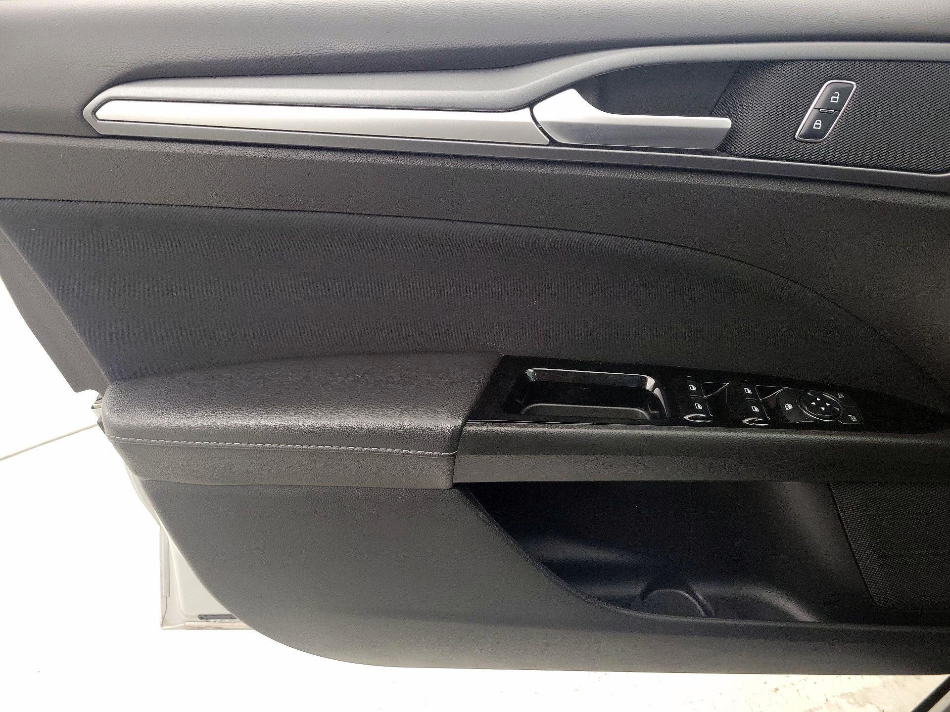 Thumbnail: 2016 Ford Fusion - 12