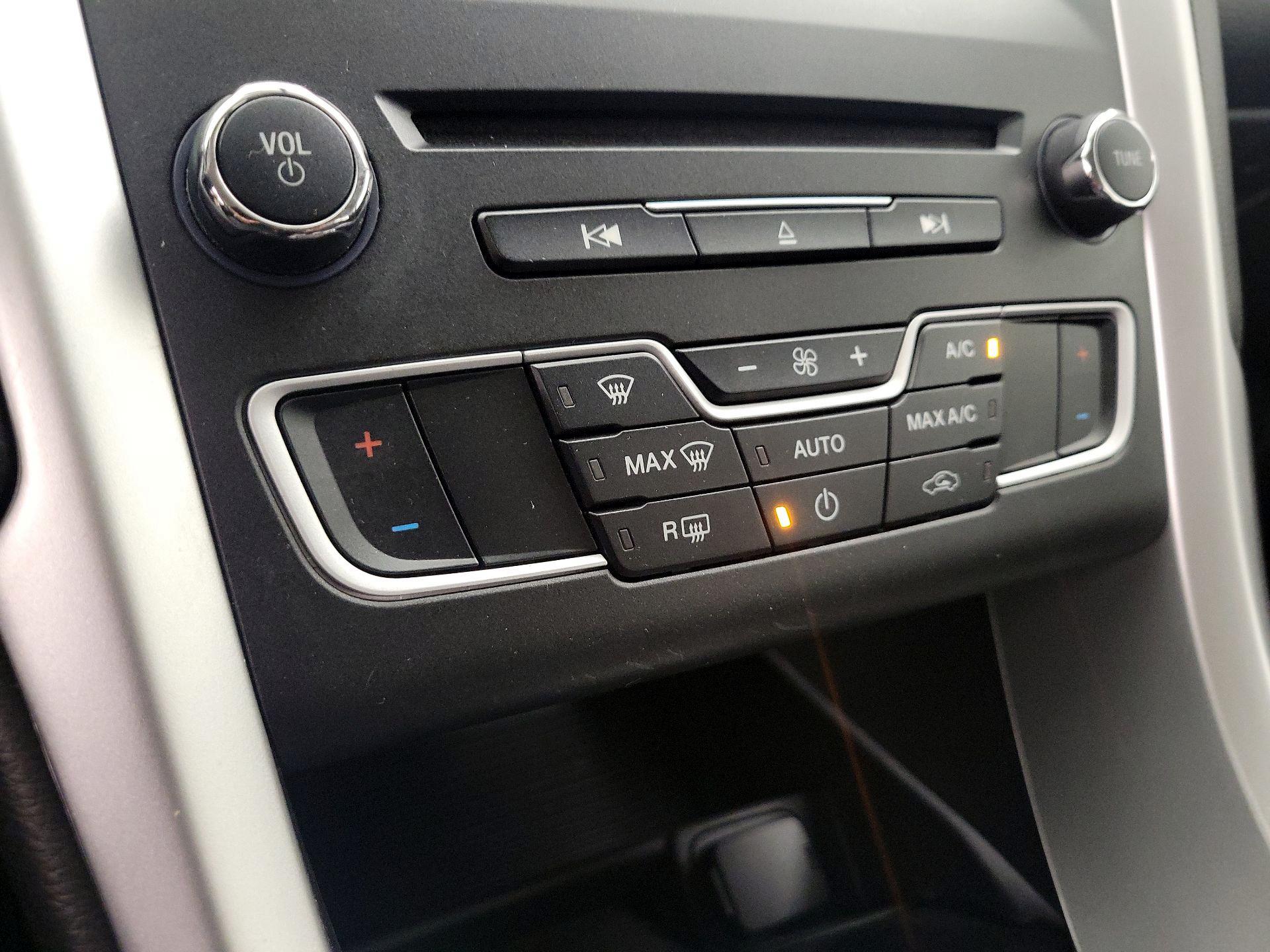 Thumbnail: 2016 Ford Fusion - 16