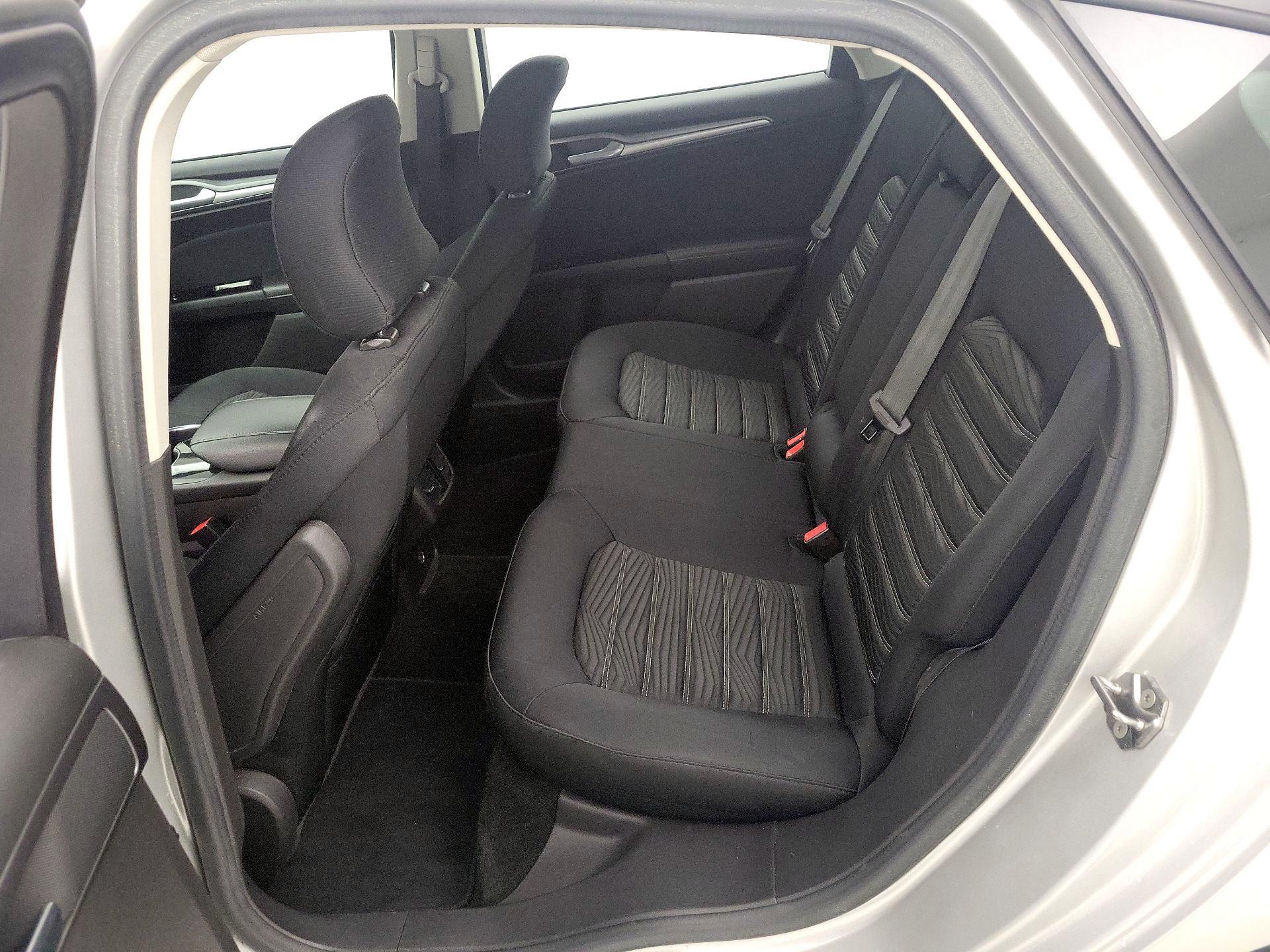 Thumbnail: 2016 Ford Fusion - 19