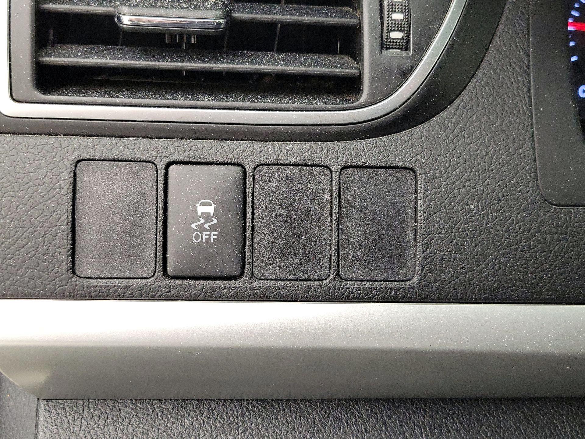 Thumbnail: 2015 Toyota Camry - 13