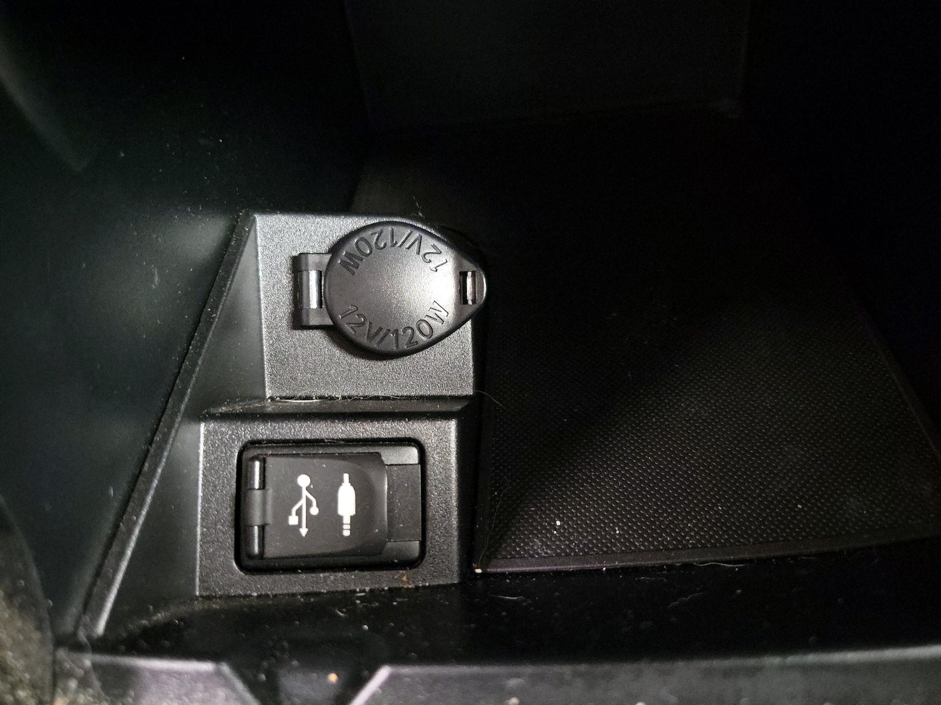 Thumbnail: 2015 Toyota Camry - 18