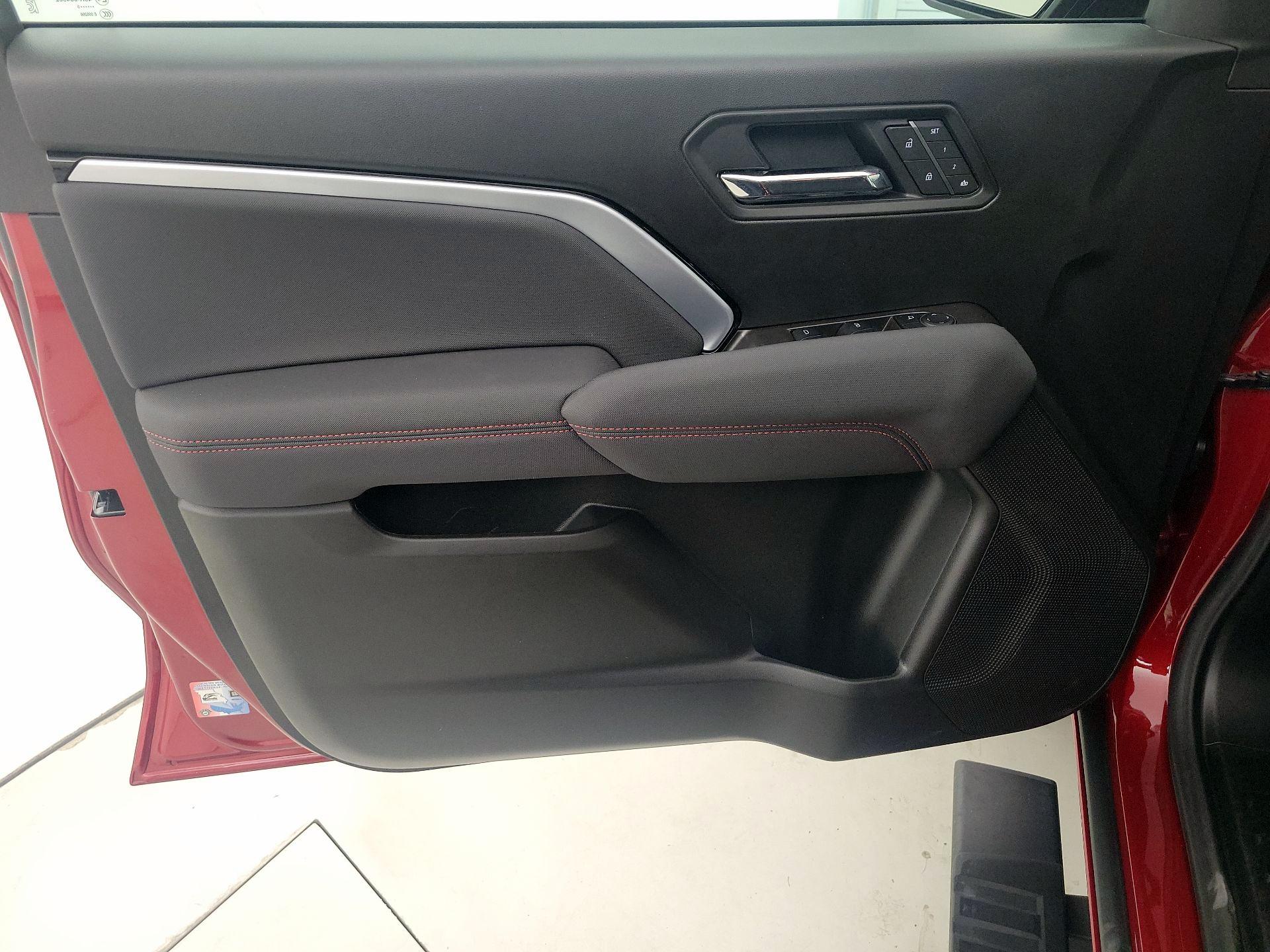 Thumbnail: 2025 Chevrolet Colorado - 12