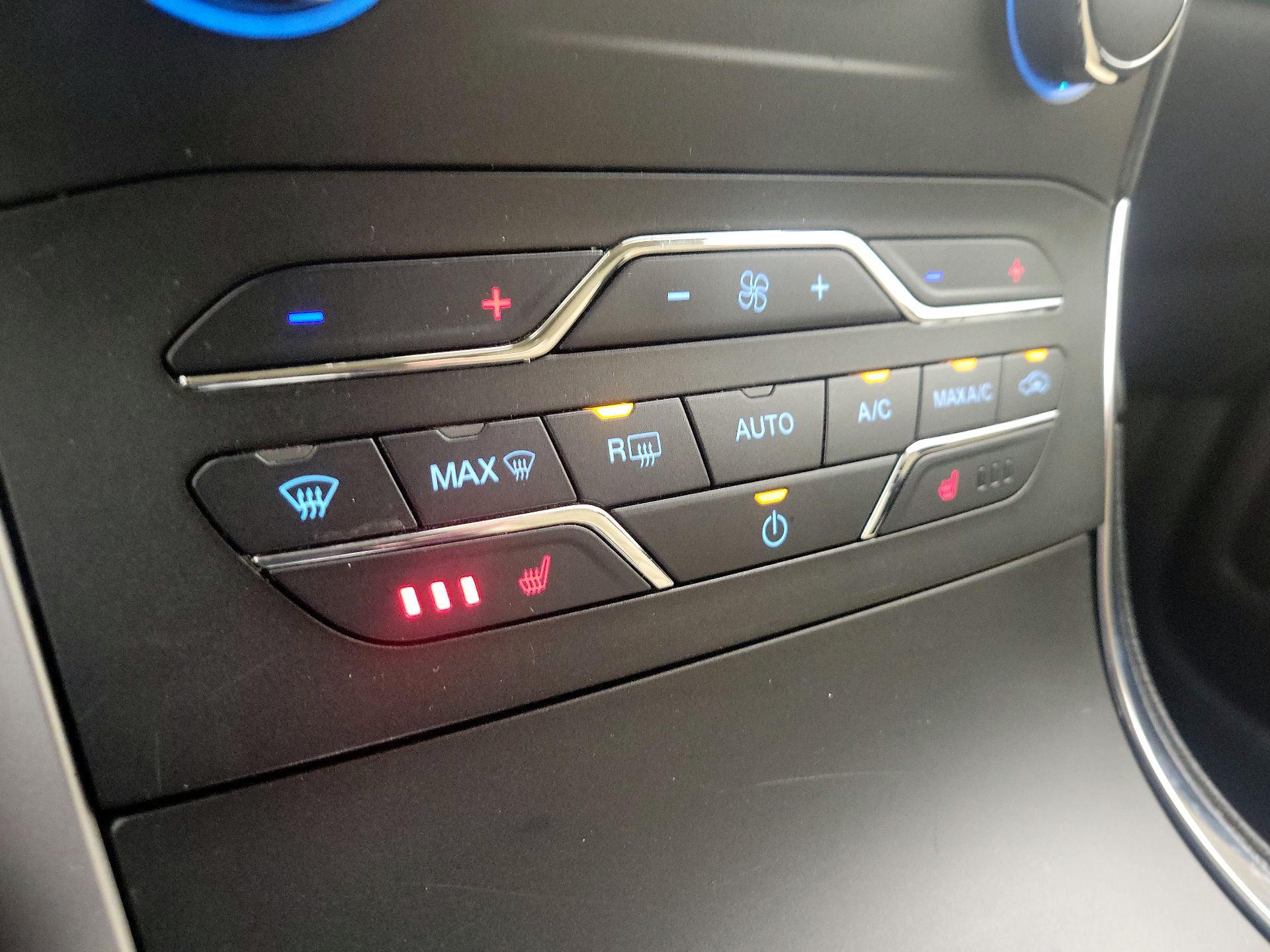 Thumbnail: 2020 Ford Edge - 17