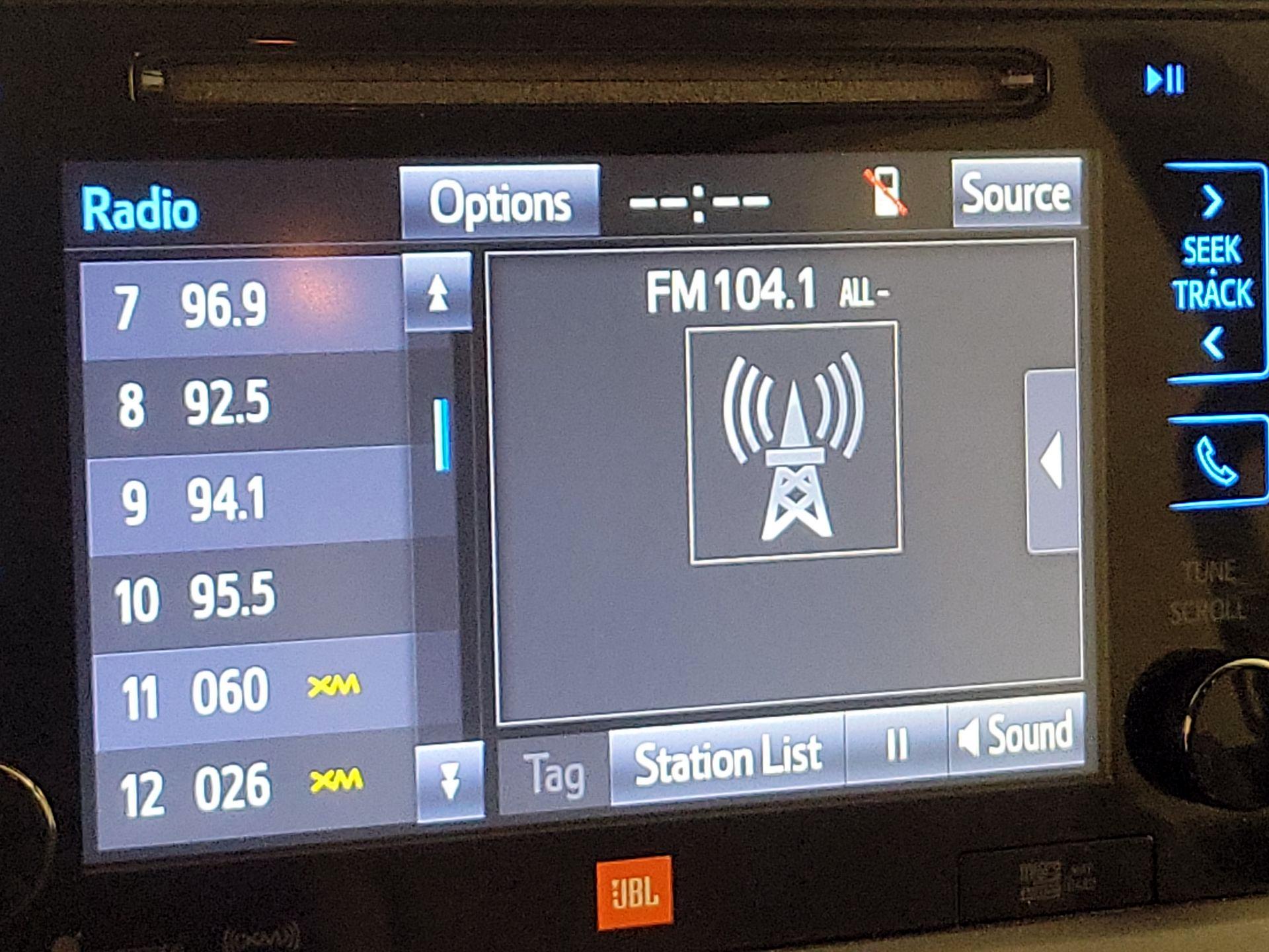 Thumbnail: 2016 Toyota Sienna - 16