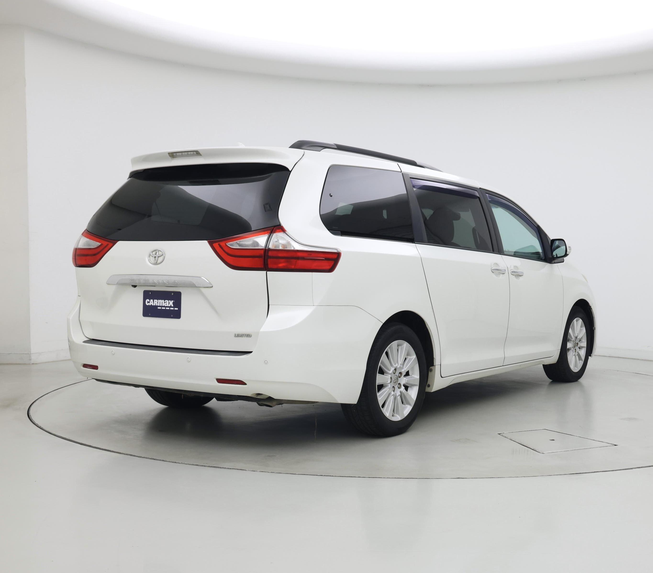 Thumbnail: 2016 Toyota Sienna - 8